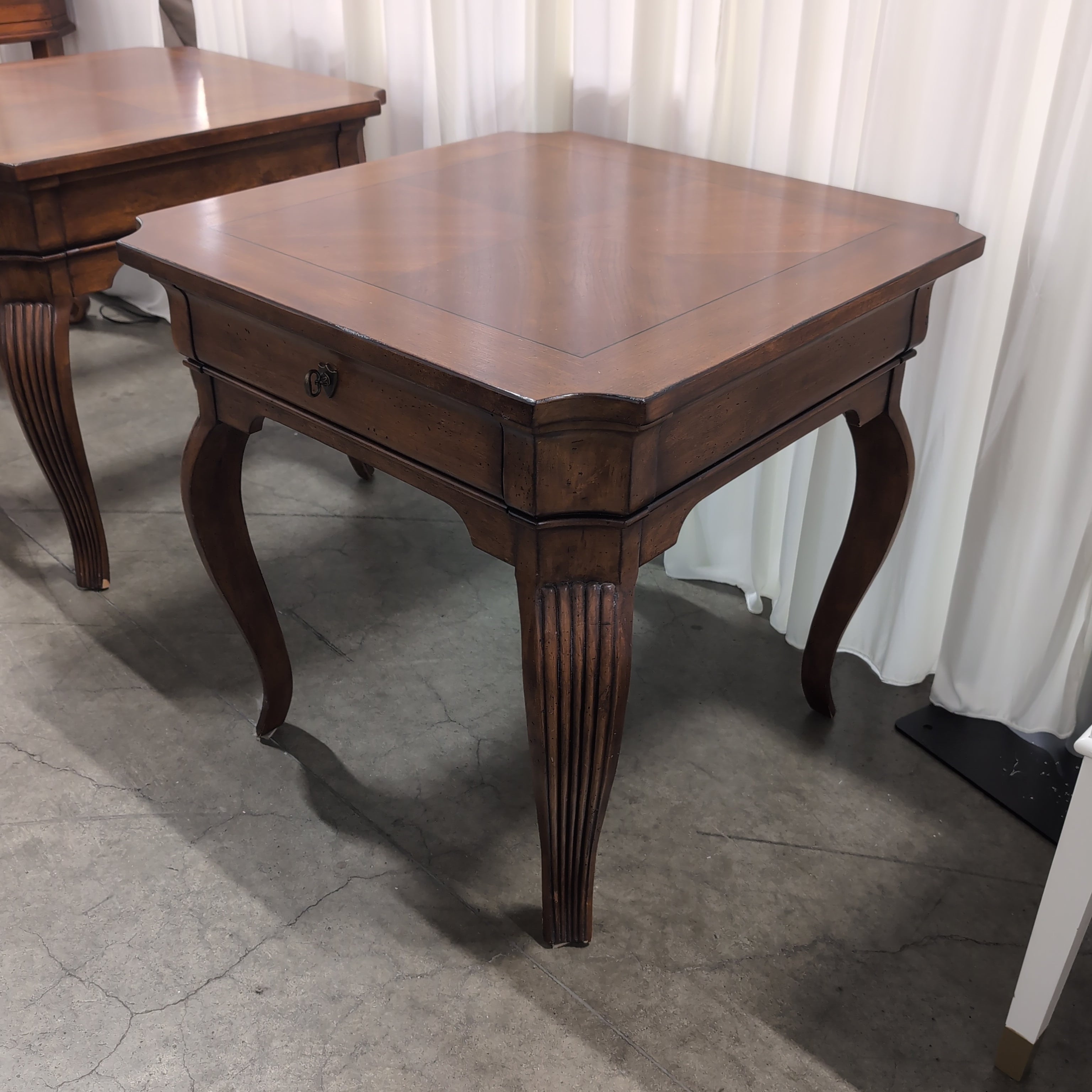 Dark Wood Traditional Style End Table with Drawer