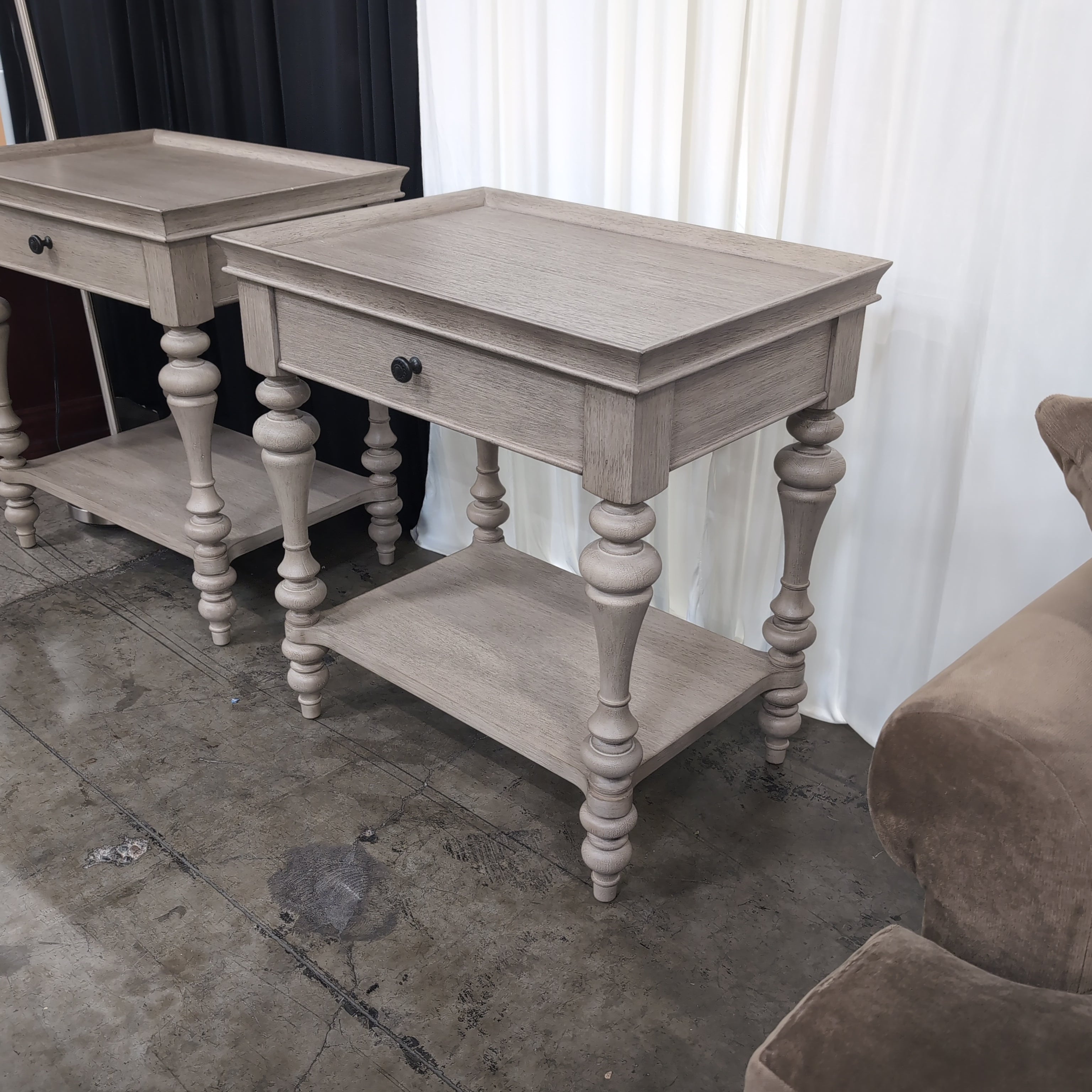 Light Greige Wood Nightstand with Turned Legs