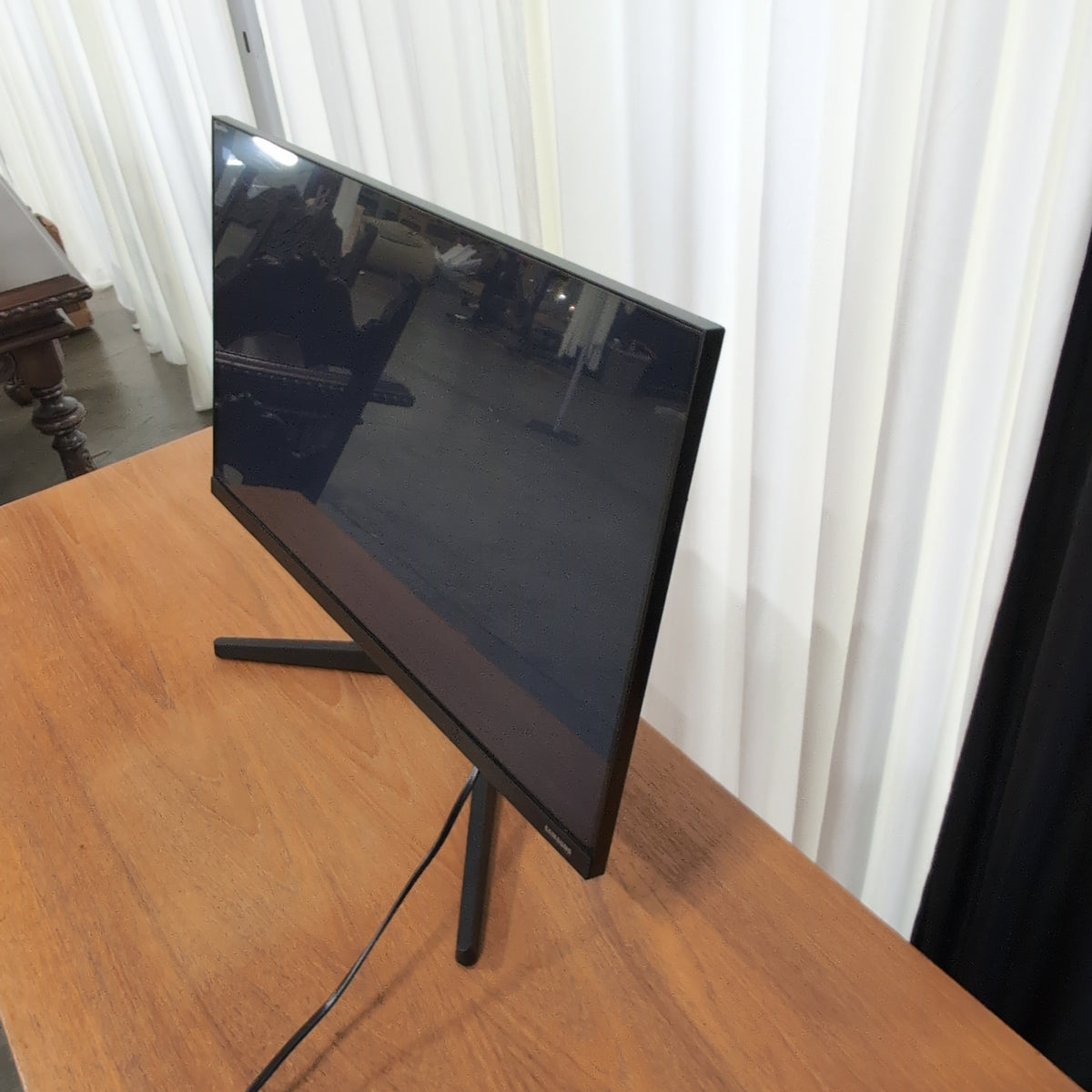 SAMSUNG Black Flat Screen Monitor