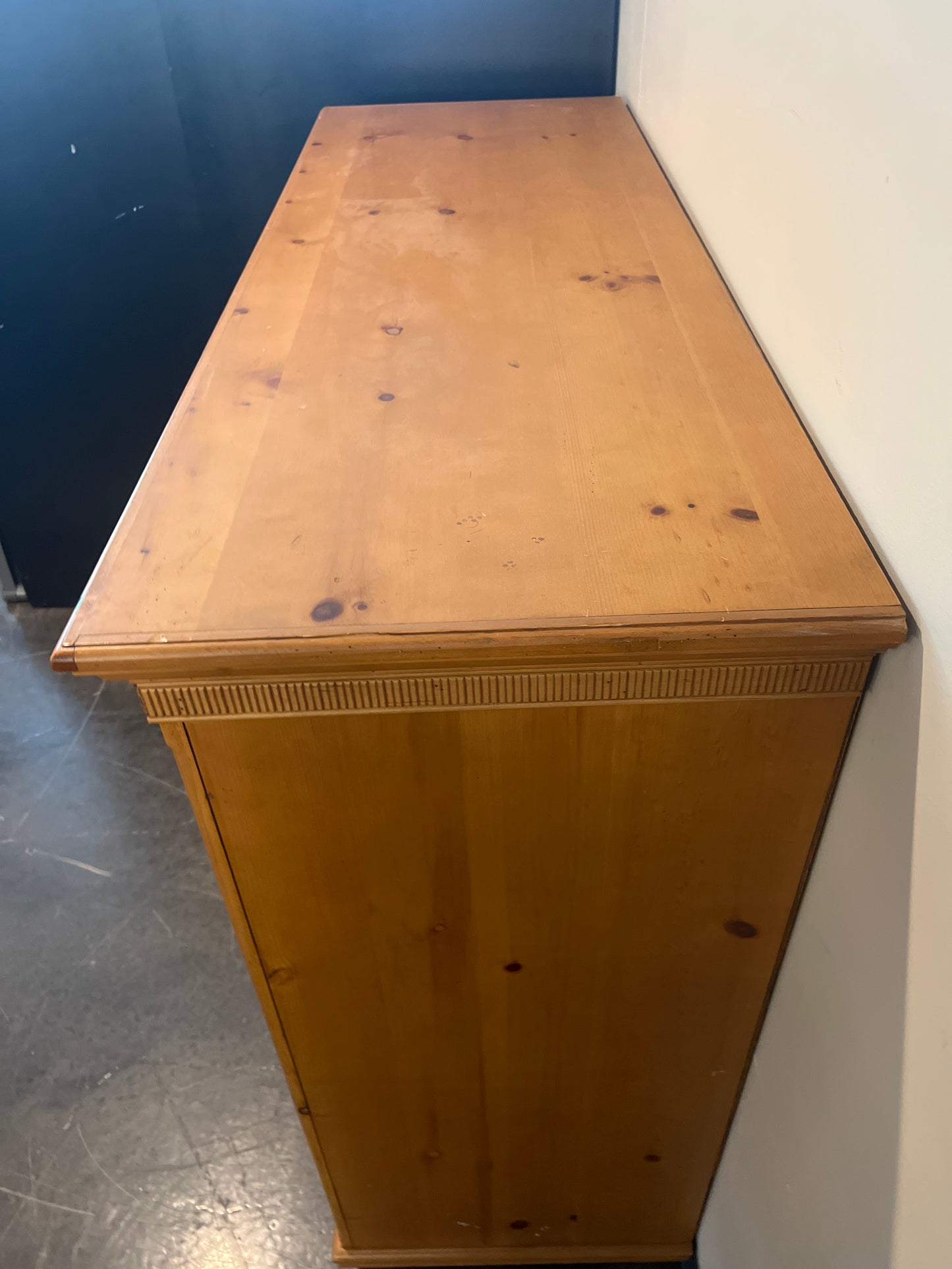 Rustic Southern Pine Wooden Buffet with Hutch