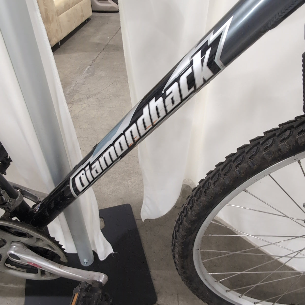 Diamondback Outlook Gray and Black Mountain Bicycle