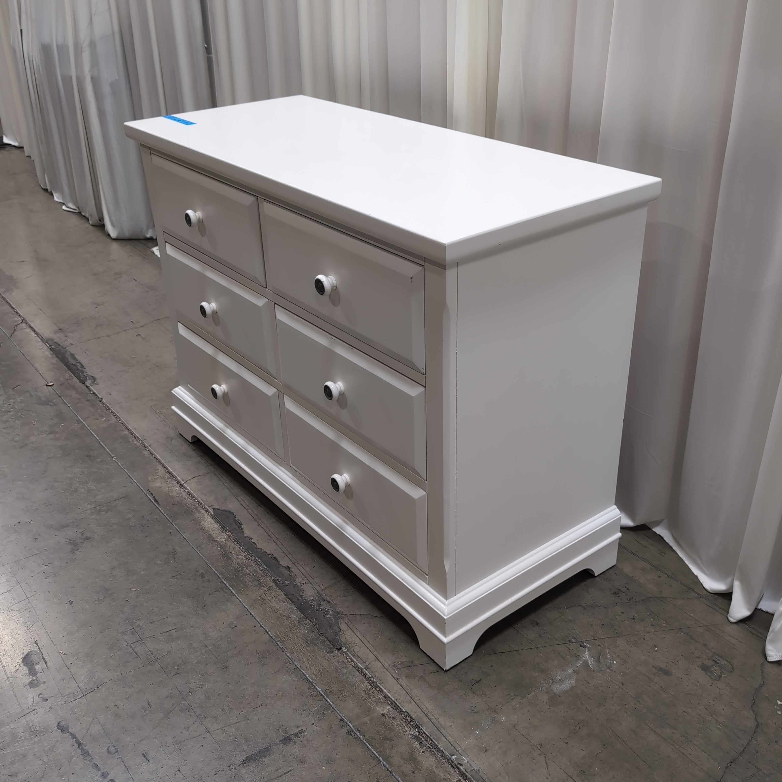 Classic White Six-Drawer Transitional Dresser