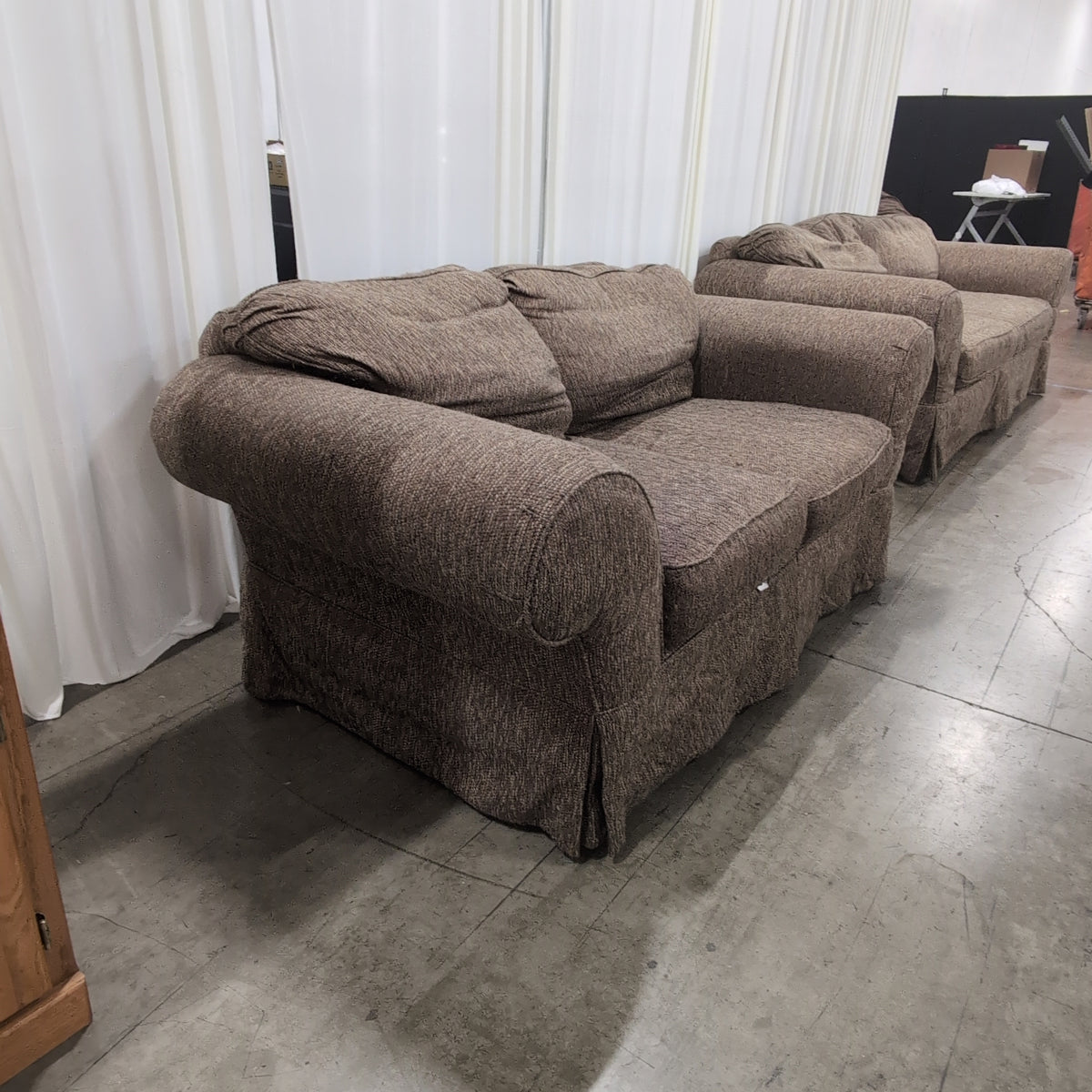 Broyhill Brown Textured Loveseat with Rolled Arms