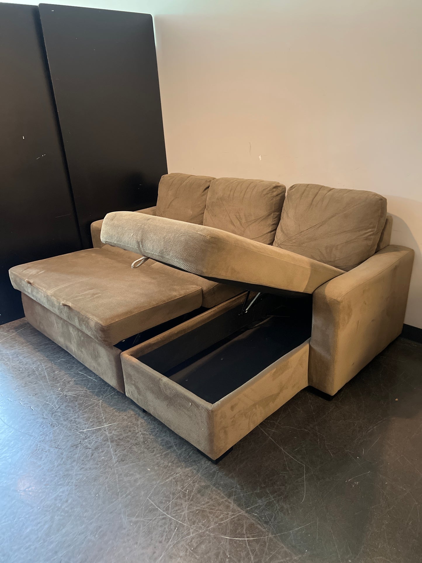 Cozy Taupe Sectional Sofa with Chaise Lounge