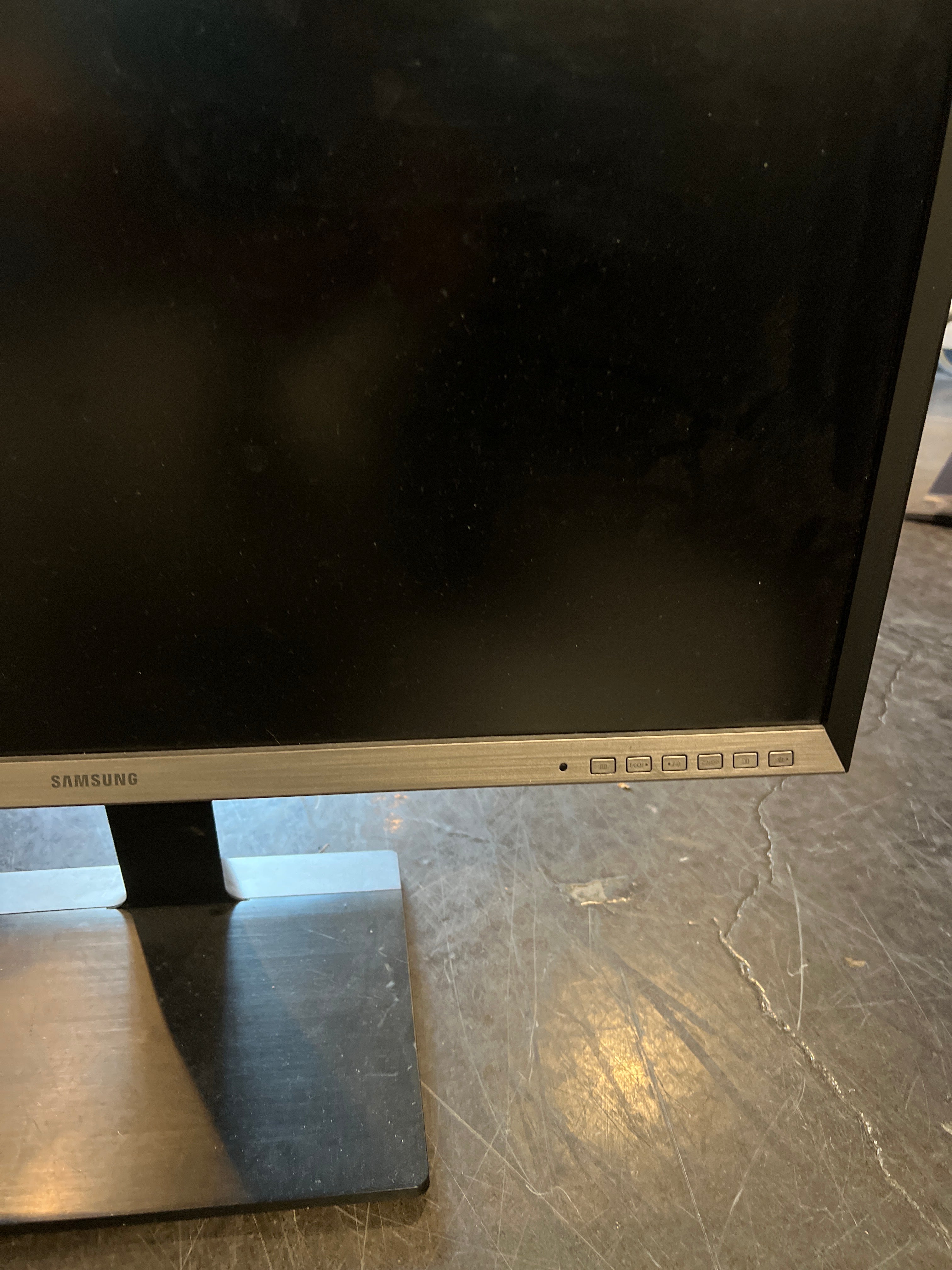 SAMSUNG S32D850T 32” Flat-Panel Display Monitor