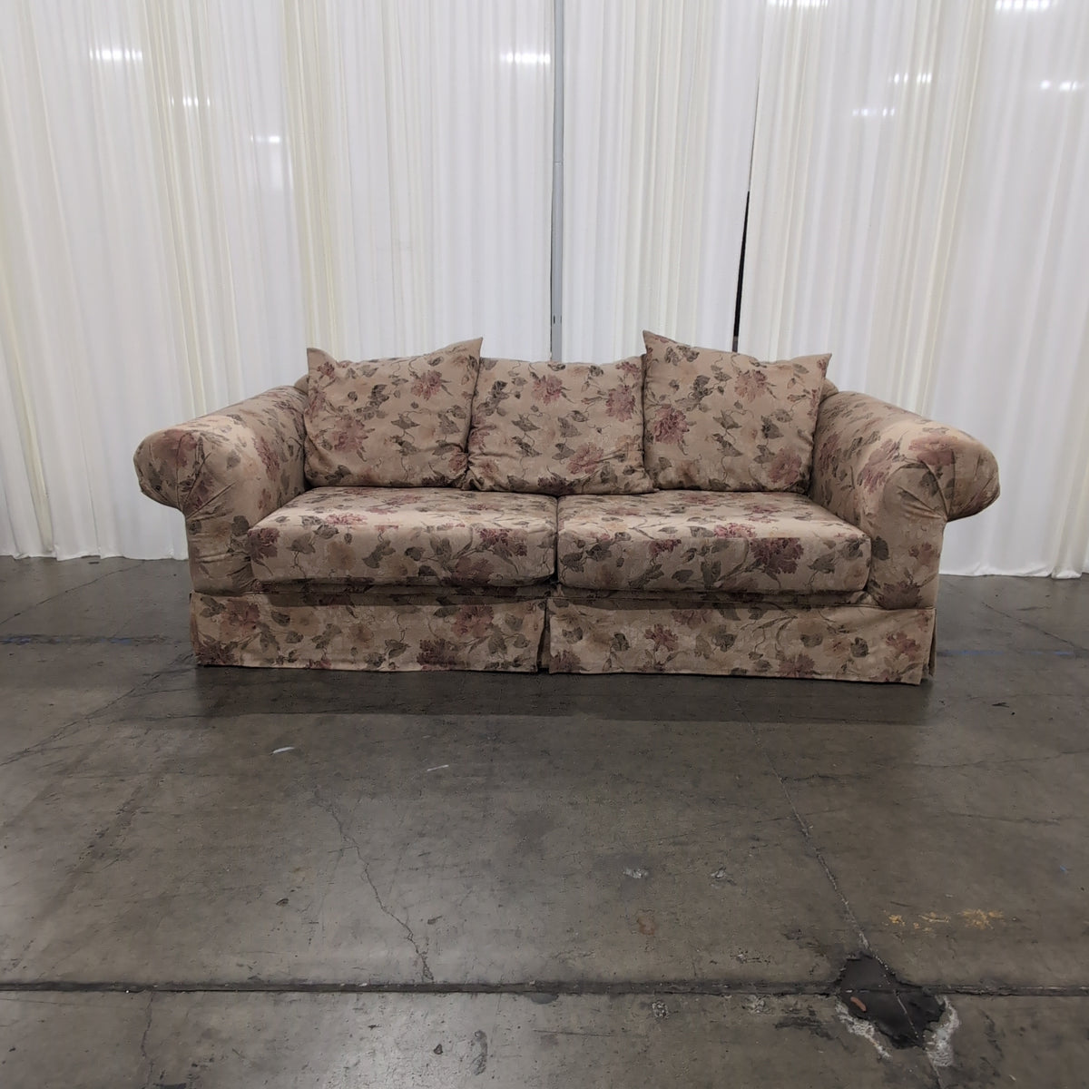 Traditional Floral Pattern Couch with Rolled Arms