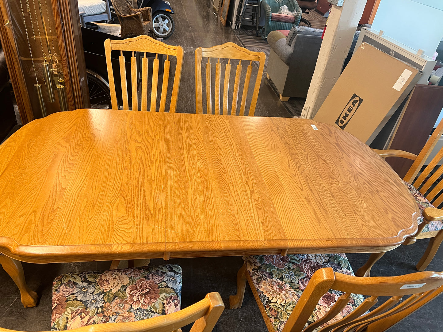 Oval Oak Dinning Table with Six Chairs with Floral Accent
