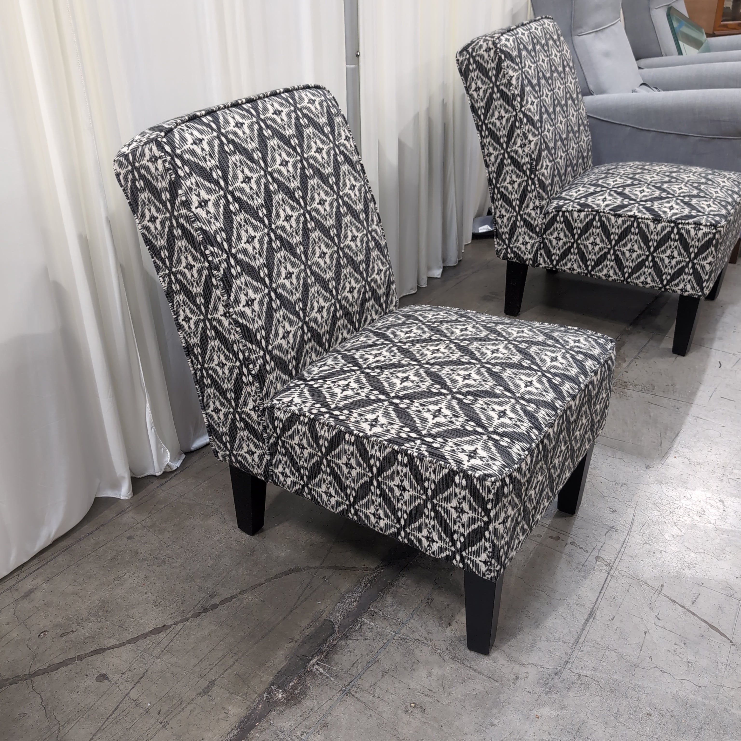 Black and White Geometric Upholstered Accent Chair with Dark Legs