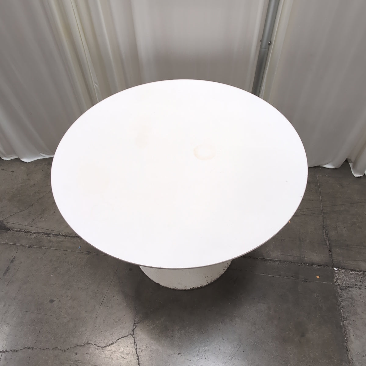 Off-White Round Dining Table with Pedestal Base