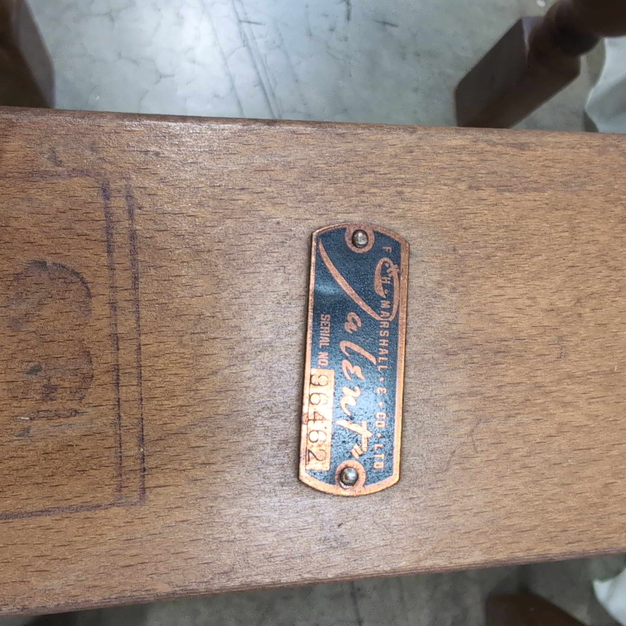 Brown Quarter Sawn Oak Drop-Leaf Dining Table with Turned Legs