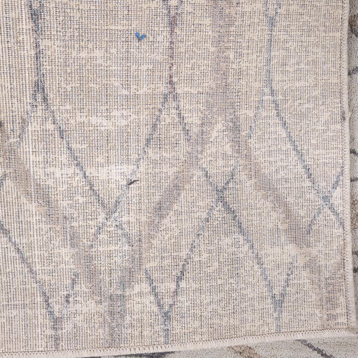 Cream Geometric Pattern Area Rug with Interlocking Design