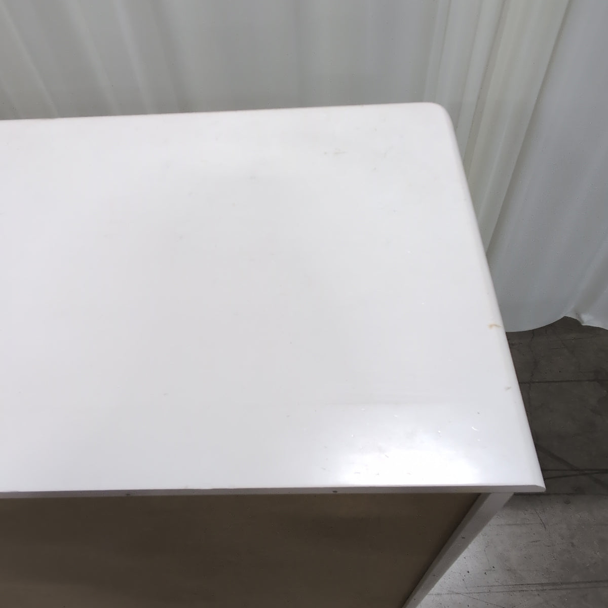 Simple White Five-Drawer Dresser