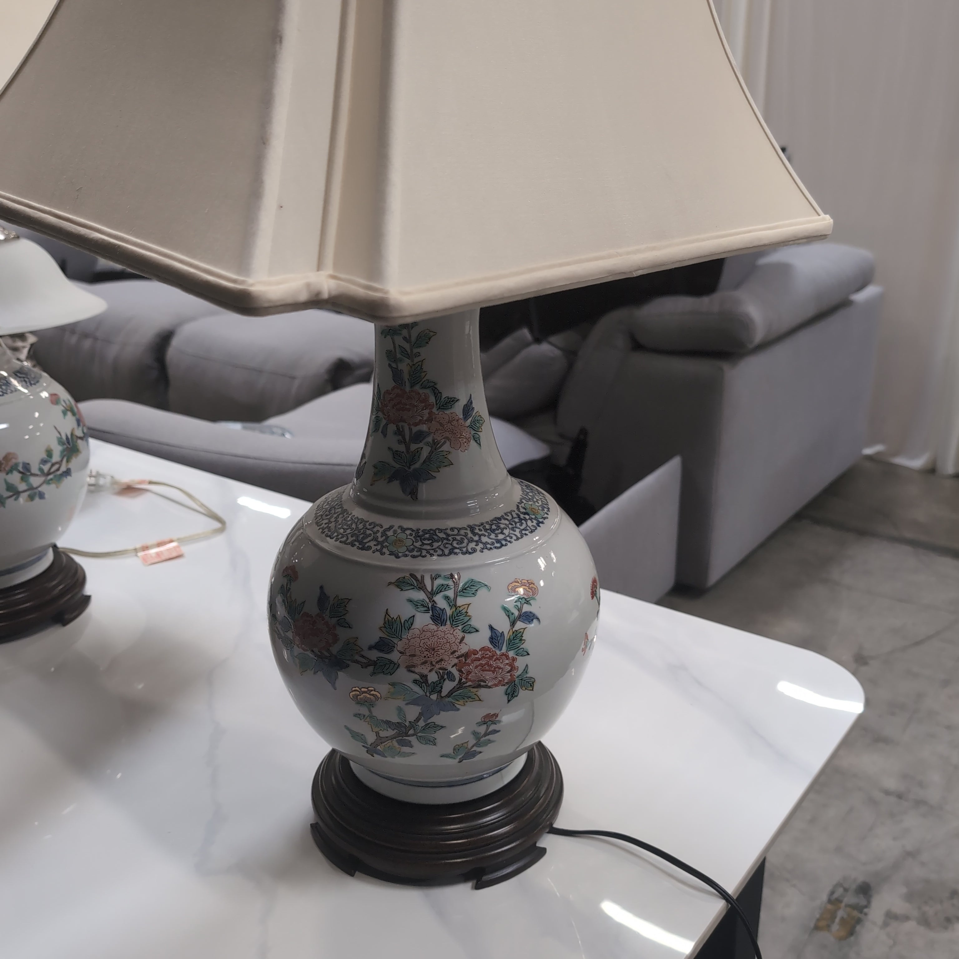 Chinoiserie Porcelain Floral Table Lamp with Ornate Finial