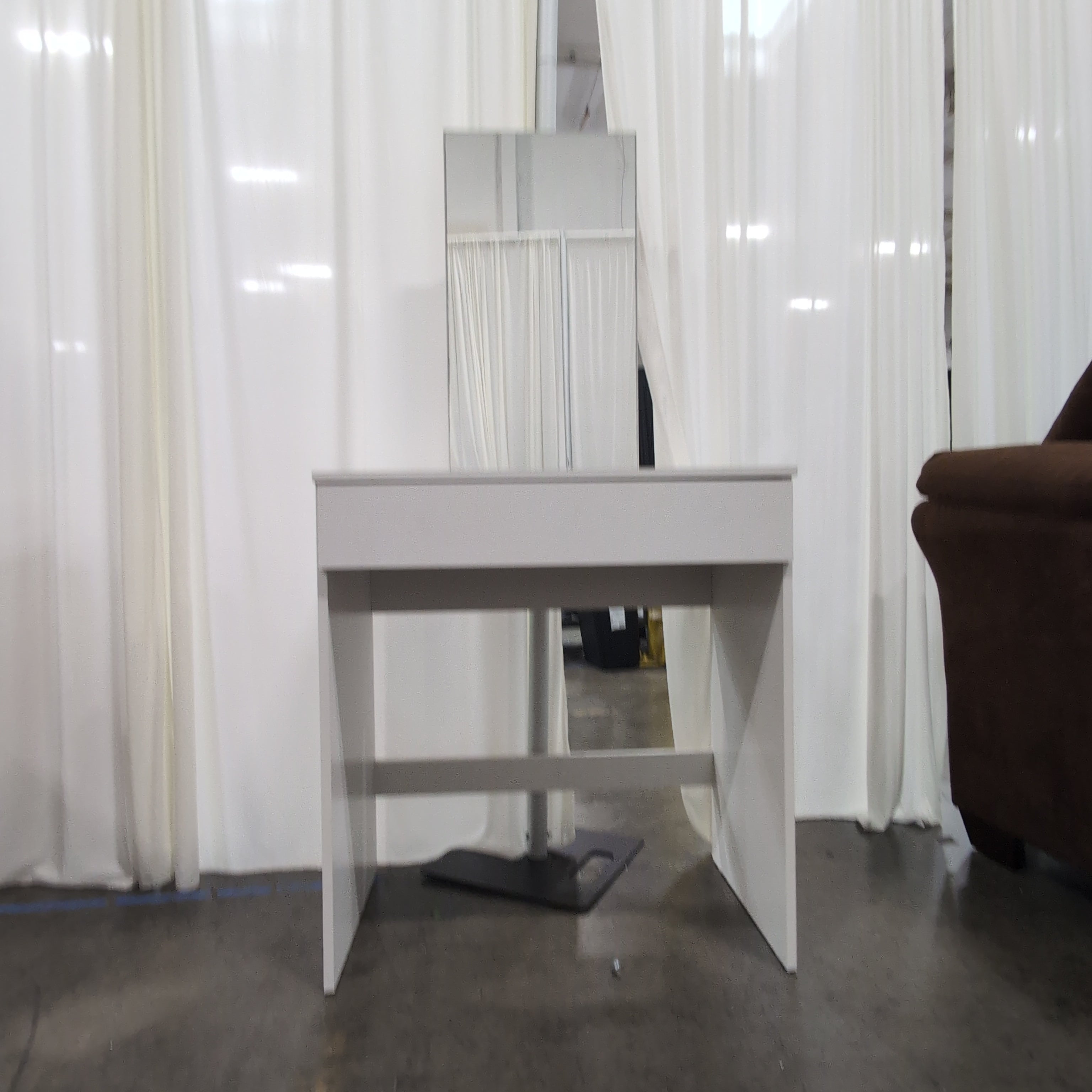 White Modern Style Vanity with Mirror
