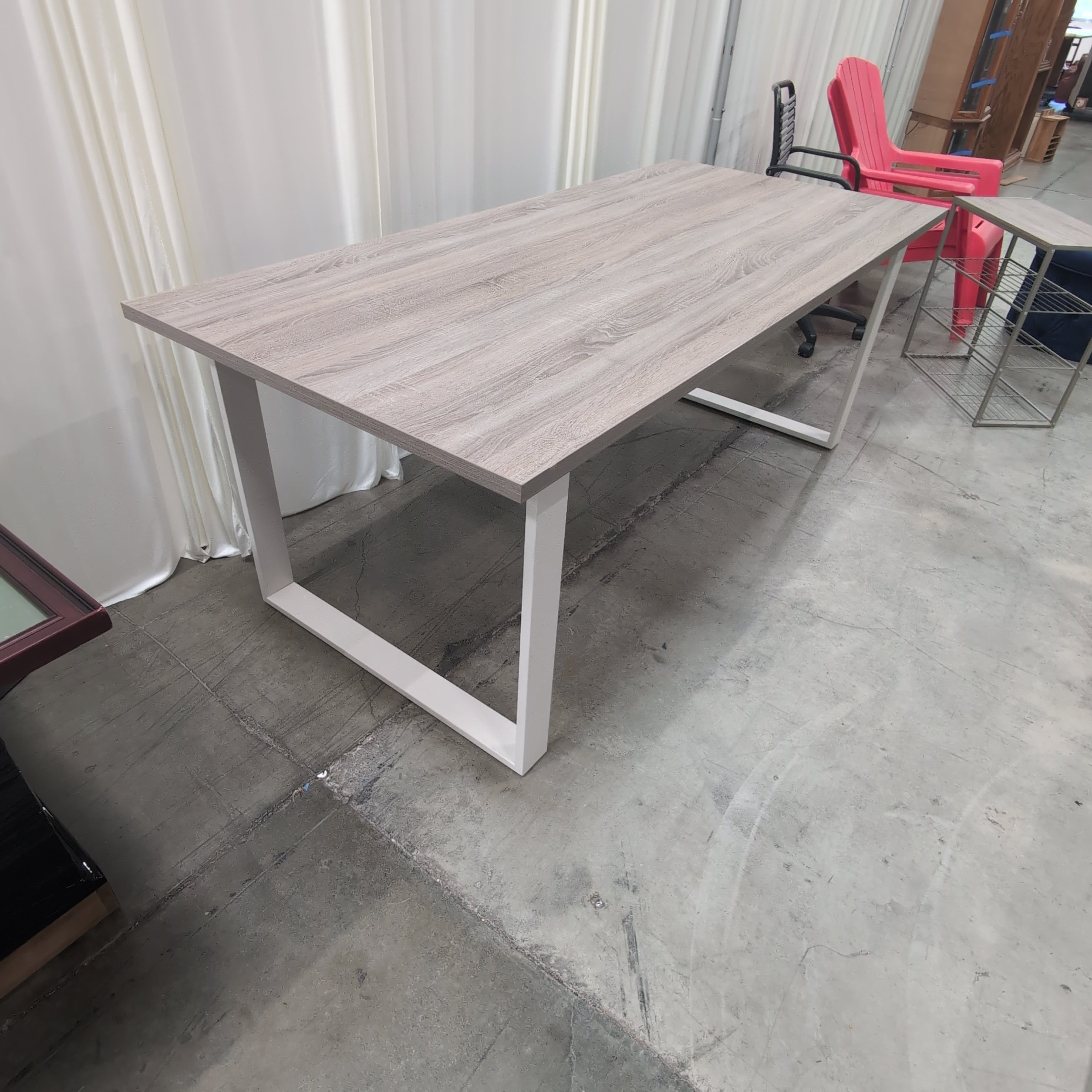 Light Wood Grain Modern Dining Table with White Legs
