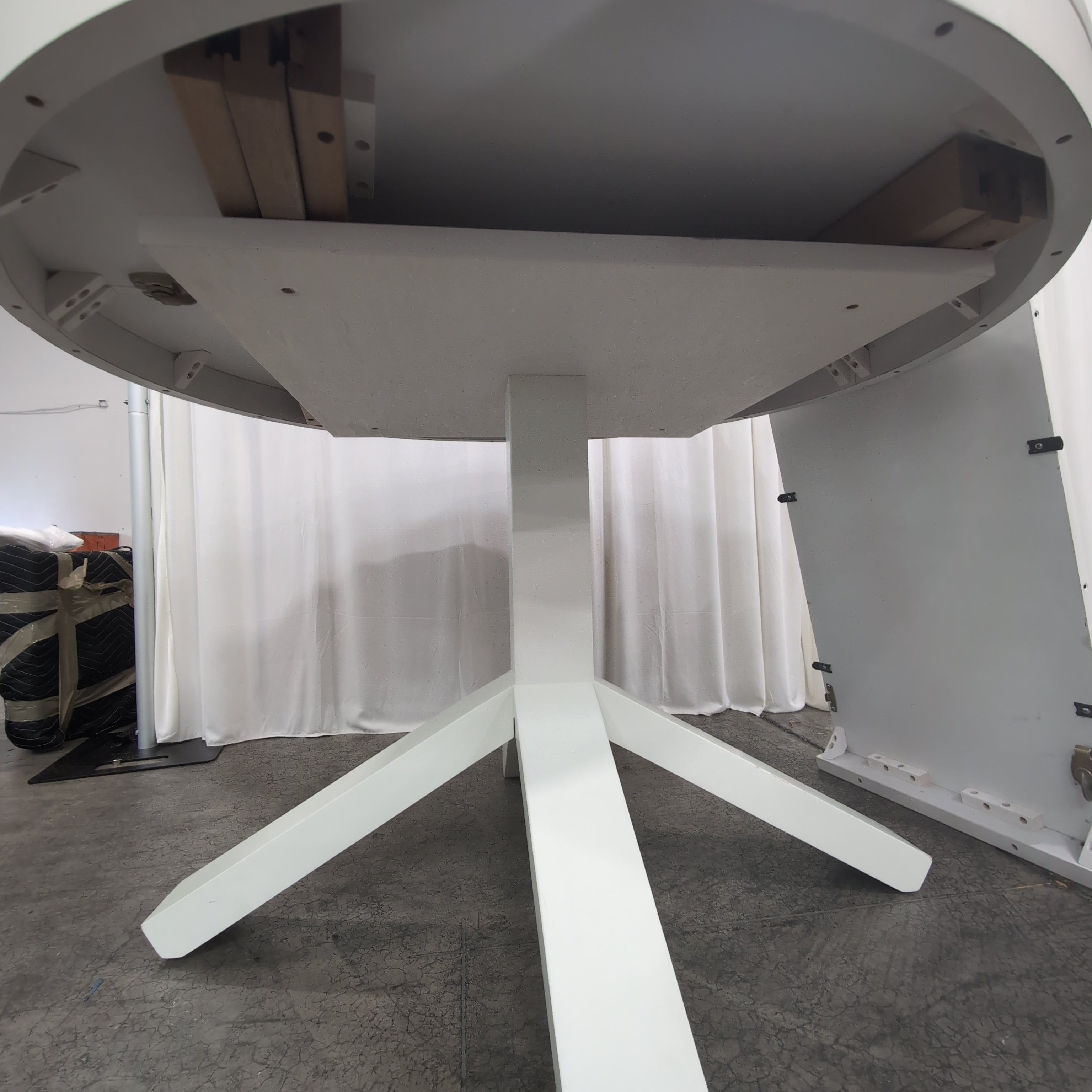 White Round Dining Table with Extension Leaf