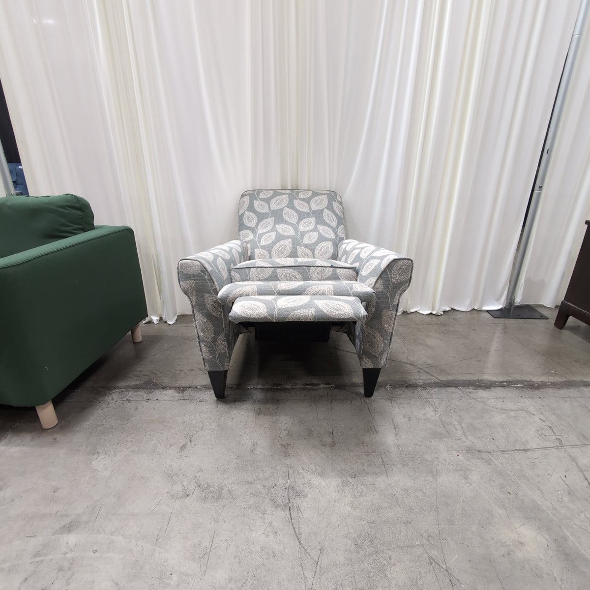 LA-Z-BOY Grey Leaf Pattern Fabric Armchair with Tapered Legs
