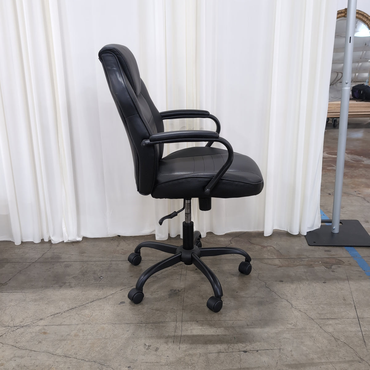 Black Faux Leather Swivel Office Chair with Padded Arms