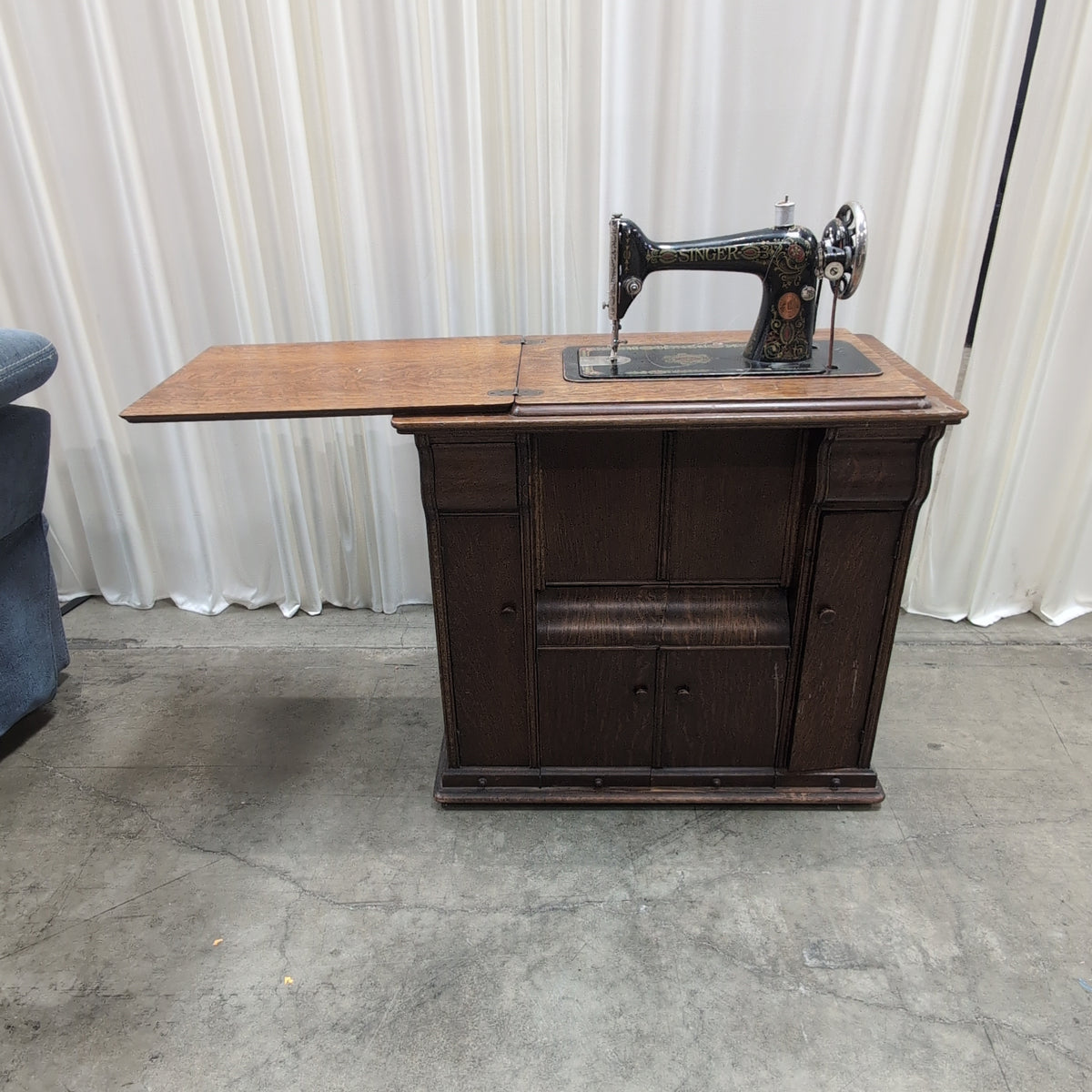 Vintage SINGER Sewing Machine with Dark Wood Cabinet
