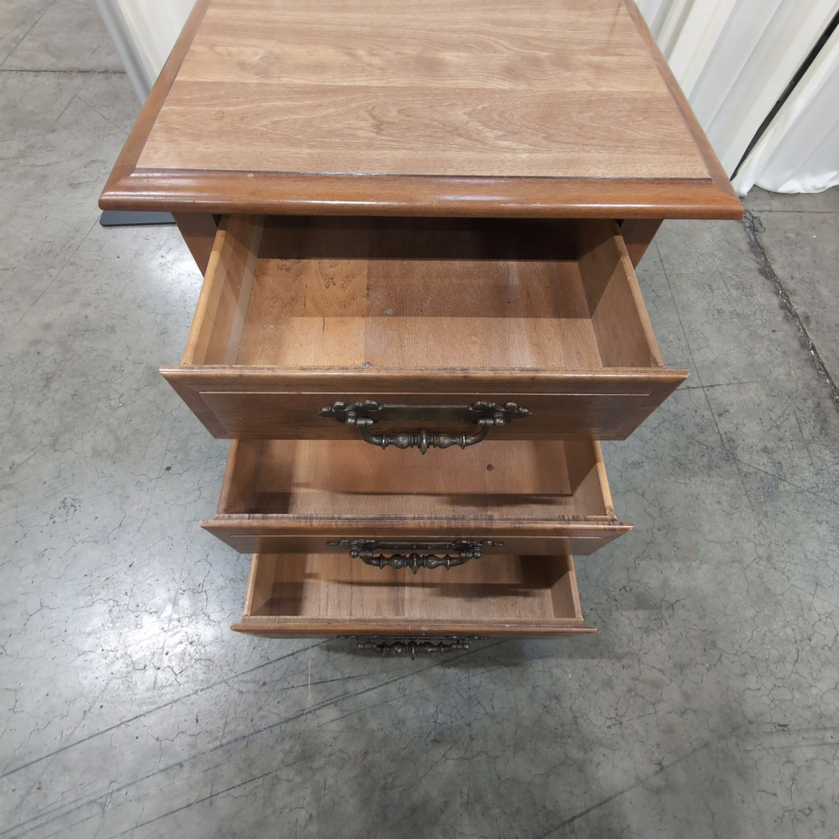 Traditional Light Wood Nightstand with Turned Legs