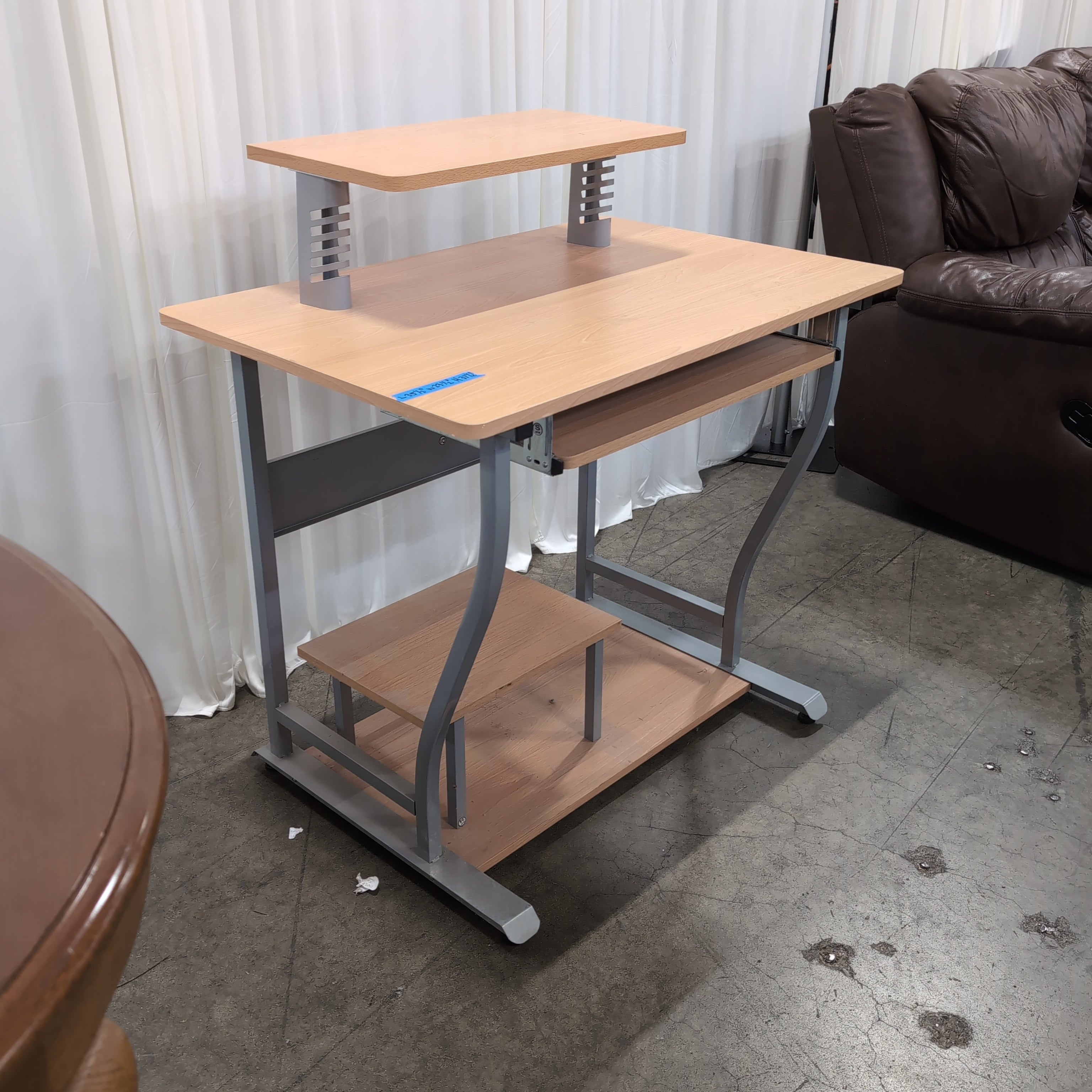 Light Wood-Look Computer Desk with Keyboard Tray