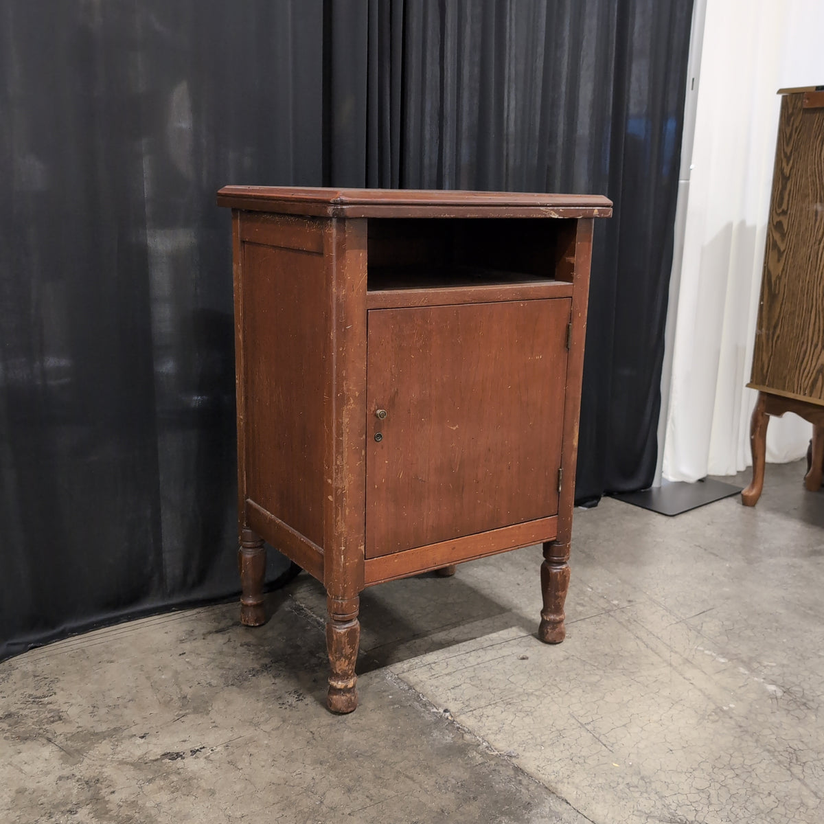 Traditional Reddish-Brown Wood Nightstand with Cabinet Door