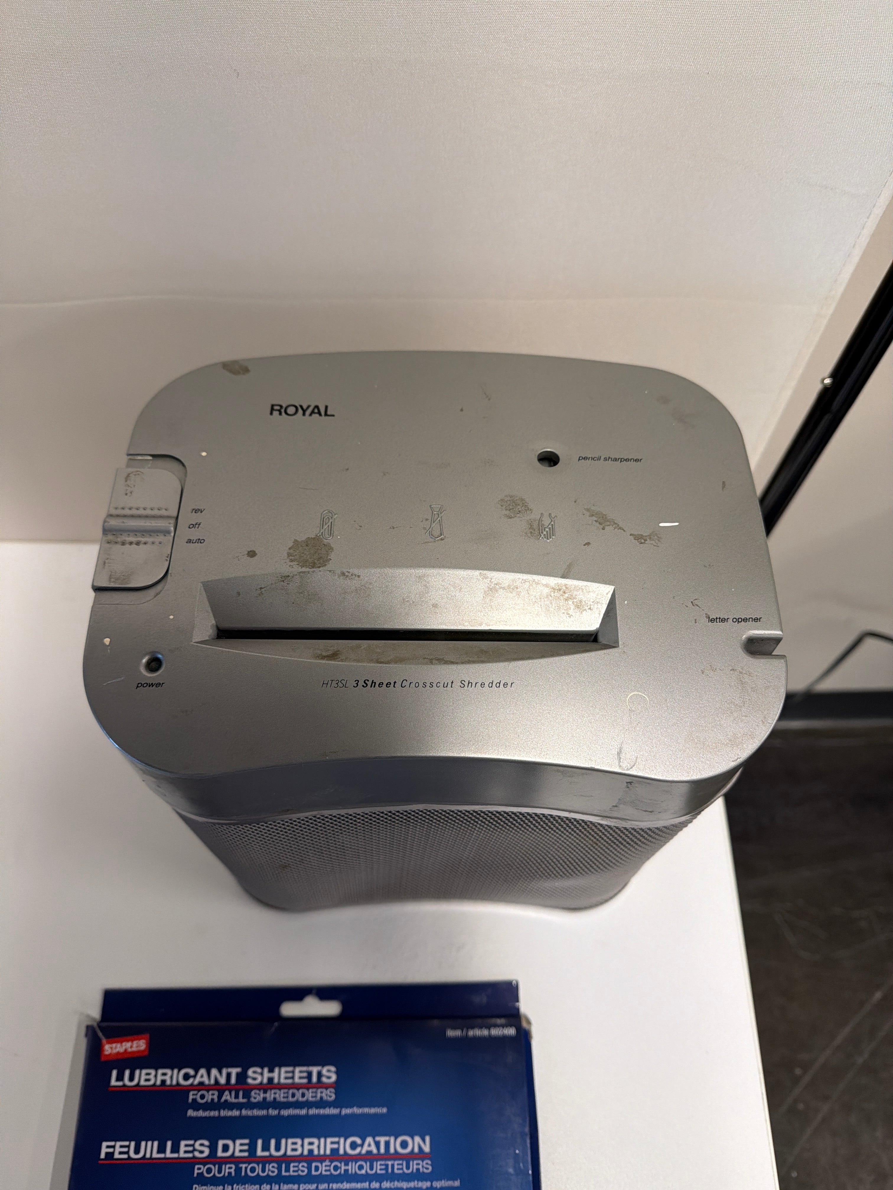 ROYAL HT3SL 3 Sheet Crosscut Personal Shredder, Pencil Sharpener & Letter Opener with Lubricant Sheets