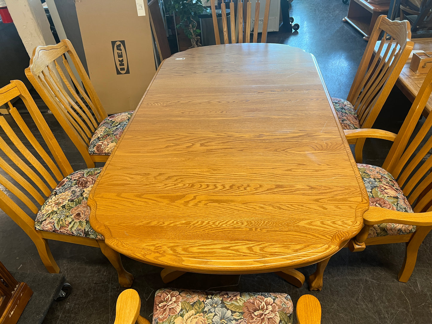 Oval Oak Dinning Table with Six Chairs with Floral Accent