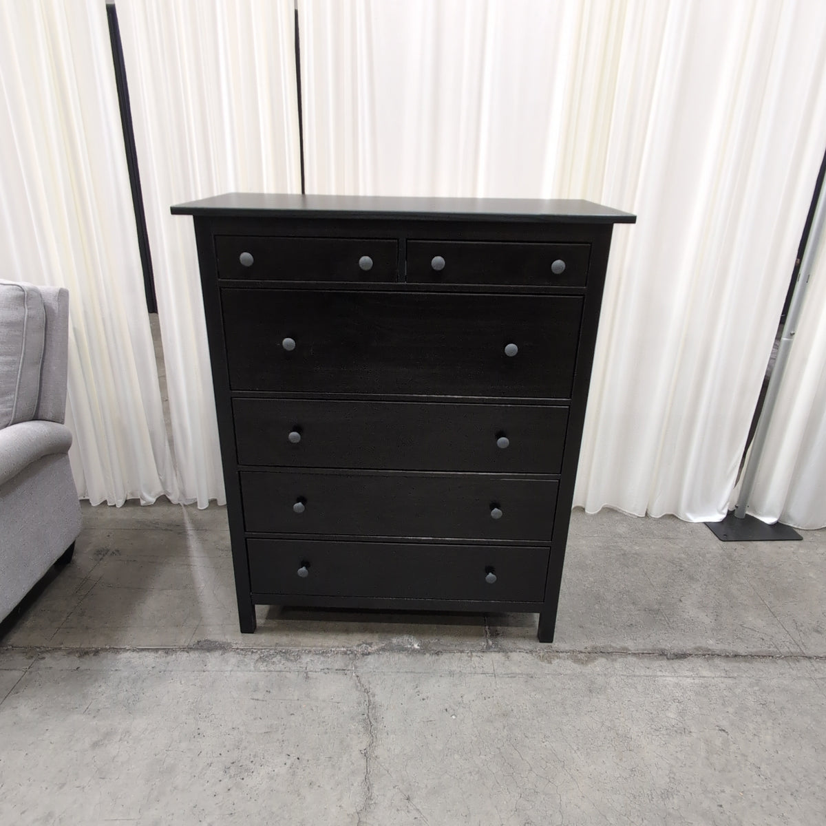 Black Six-Drawer Contemporary Dresser with Round Knobs