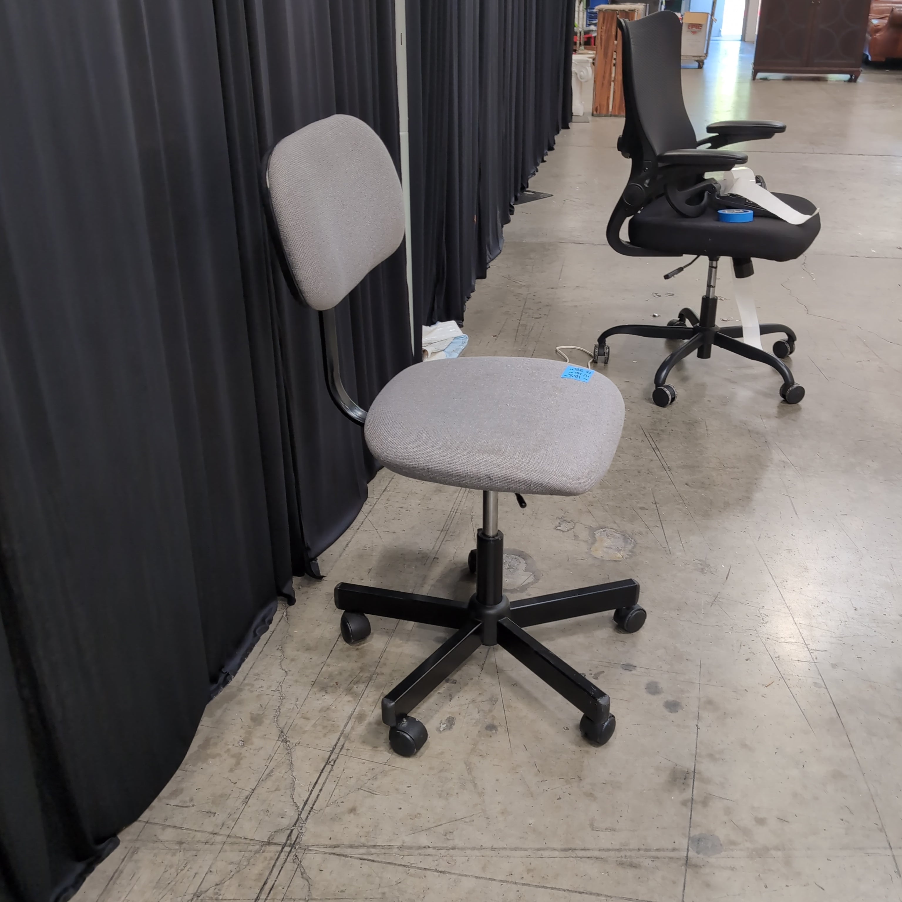 Adjustable Grey Fabric Swivel Office Chair with Caster Wheels