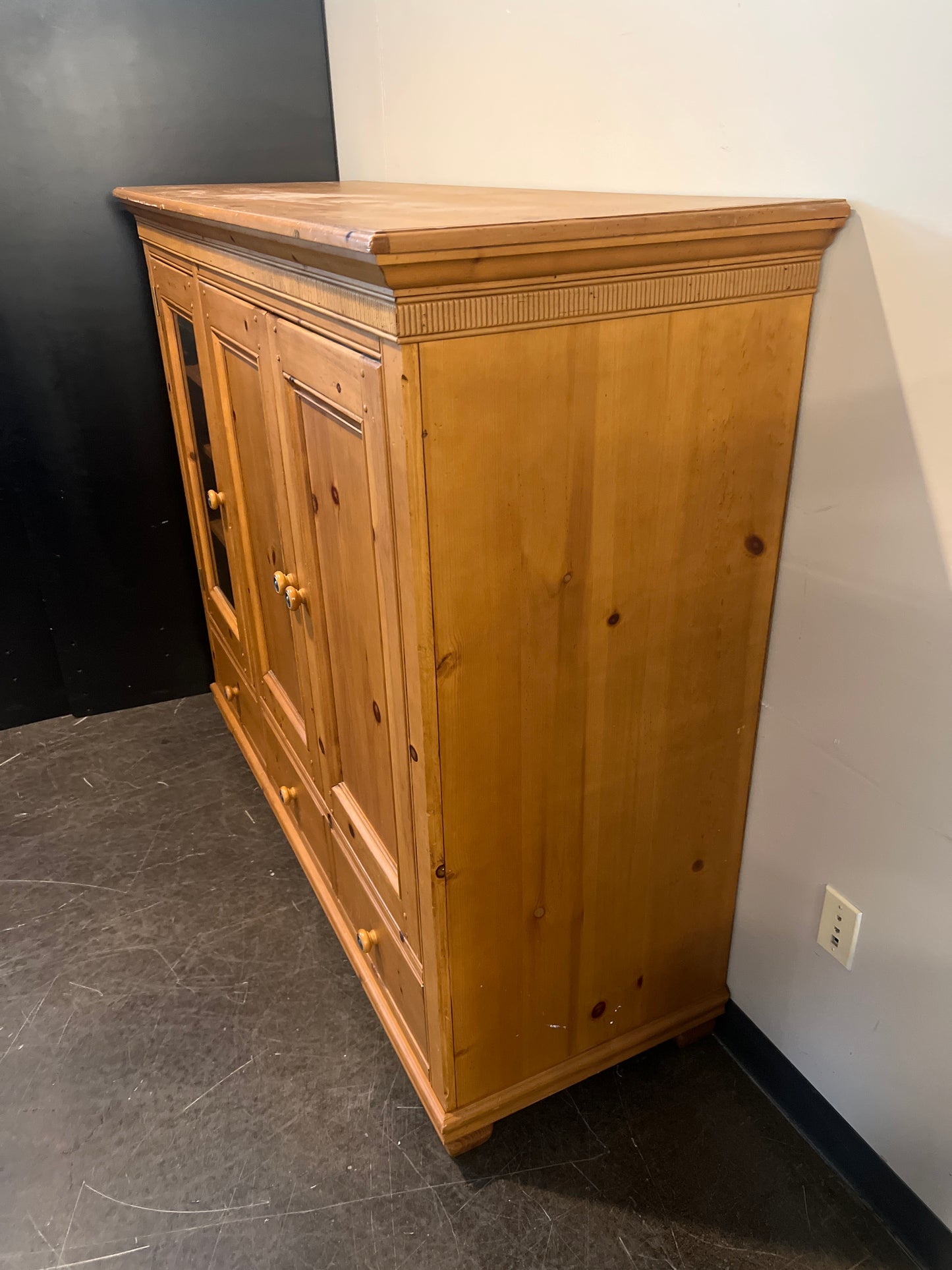 Rustic Southern Pine Wooden Buffet with Hutch