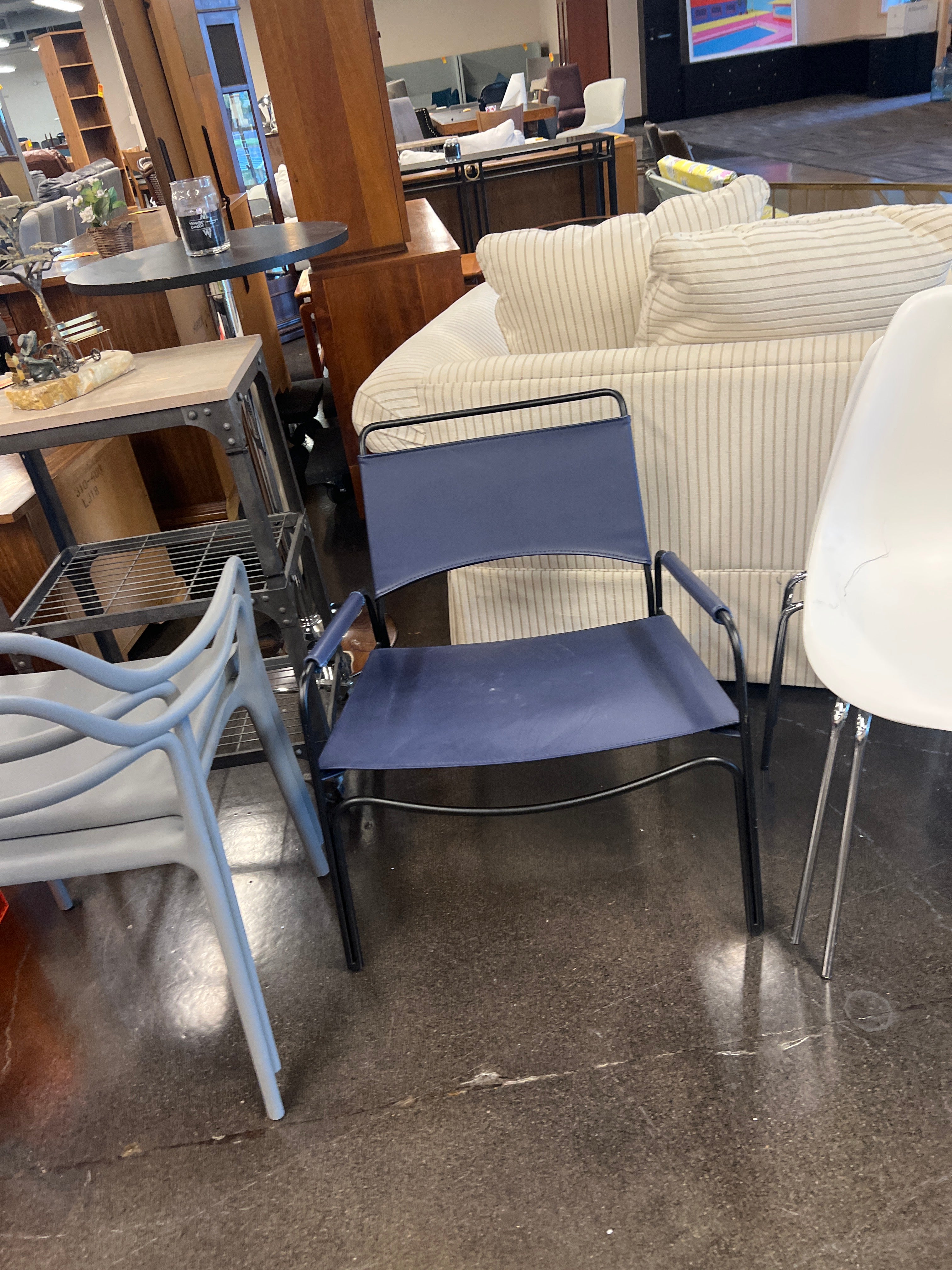 M.A.D. Blue Trace Lounge Chair – Sleek Modern Design