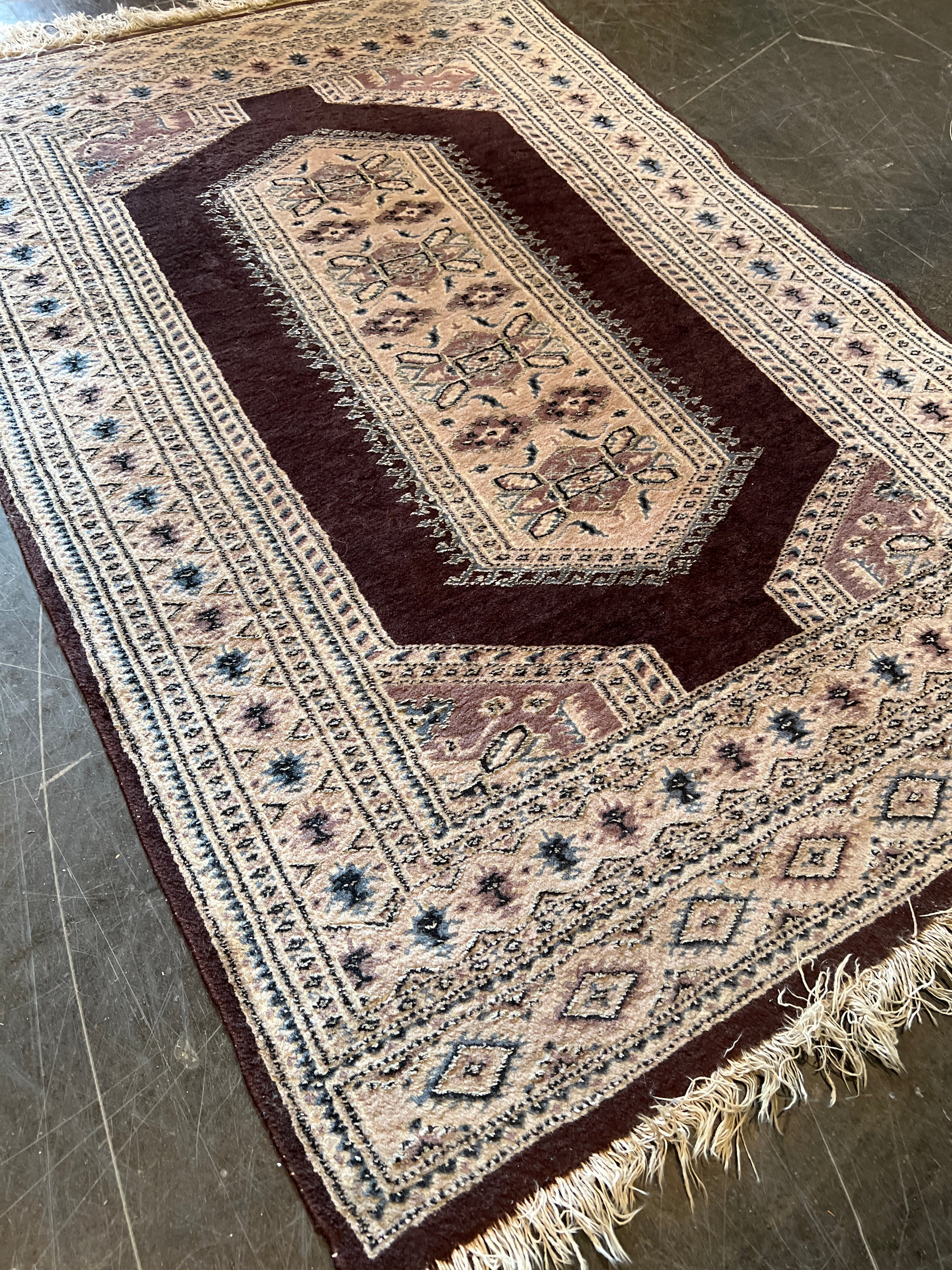 Ornate Traditional Patterned Area Rug (3' x 5')