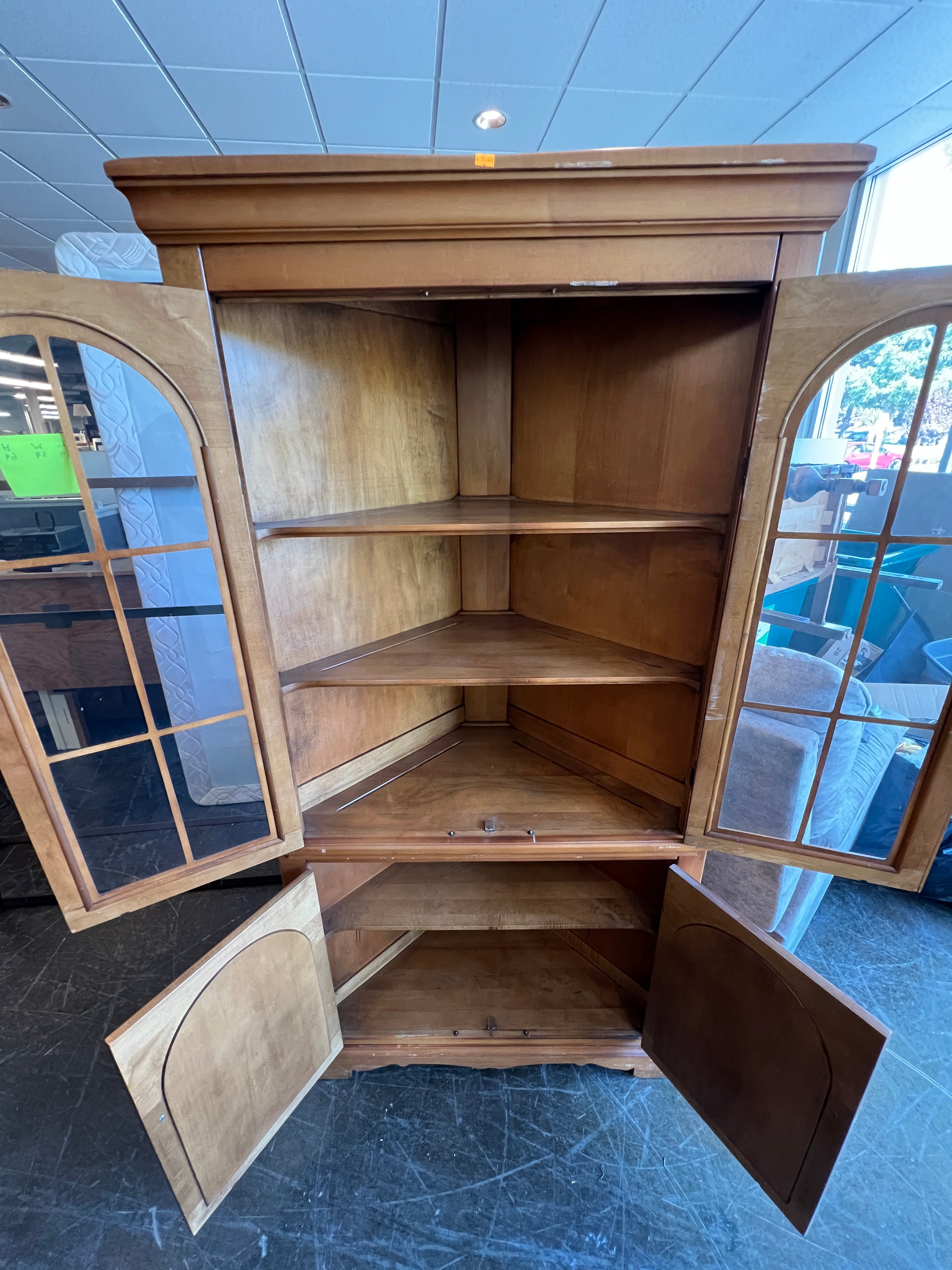 Maple Corner Display Hutch