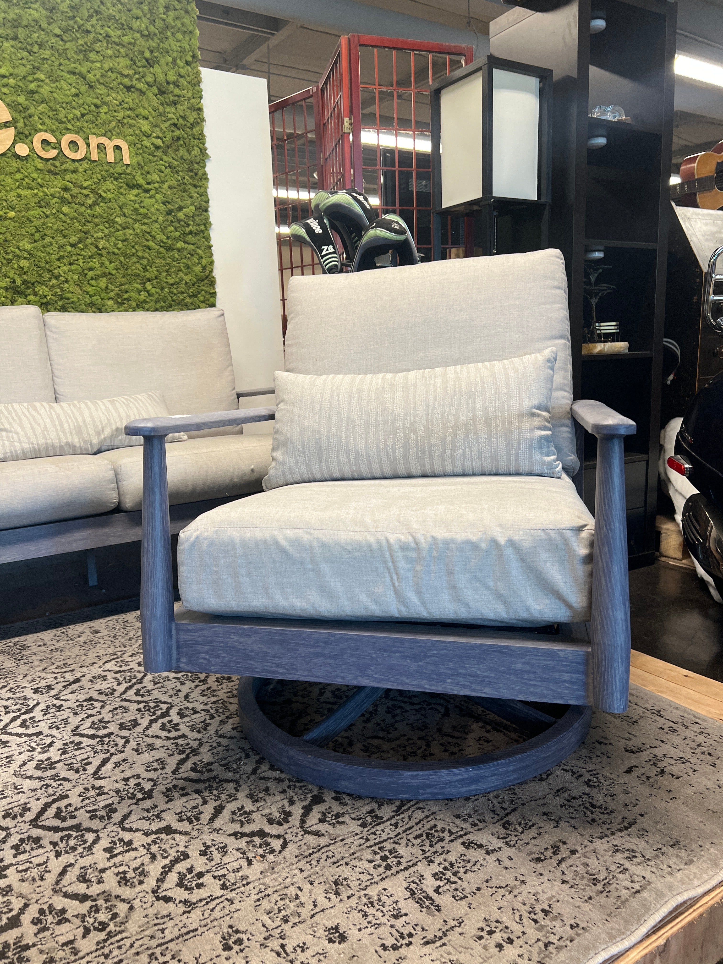 Ebel Novara Aluminum Swivel Rocker Outdoor Patio Lounge Chair