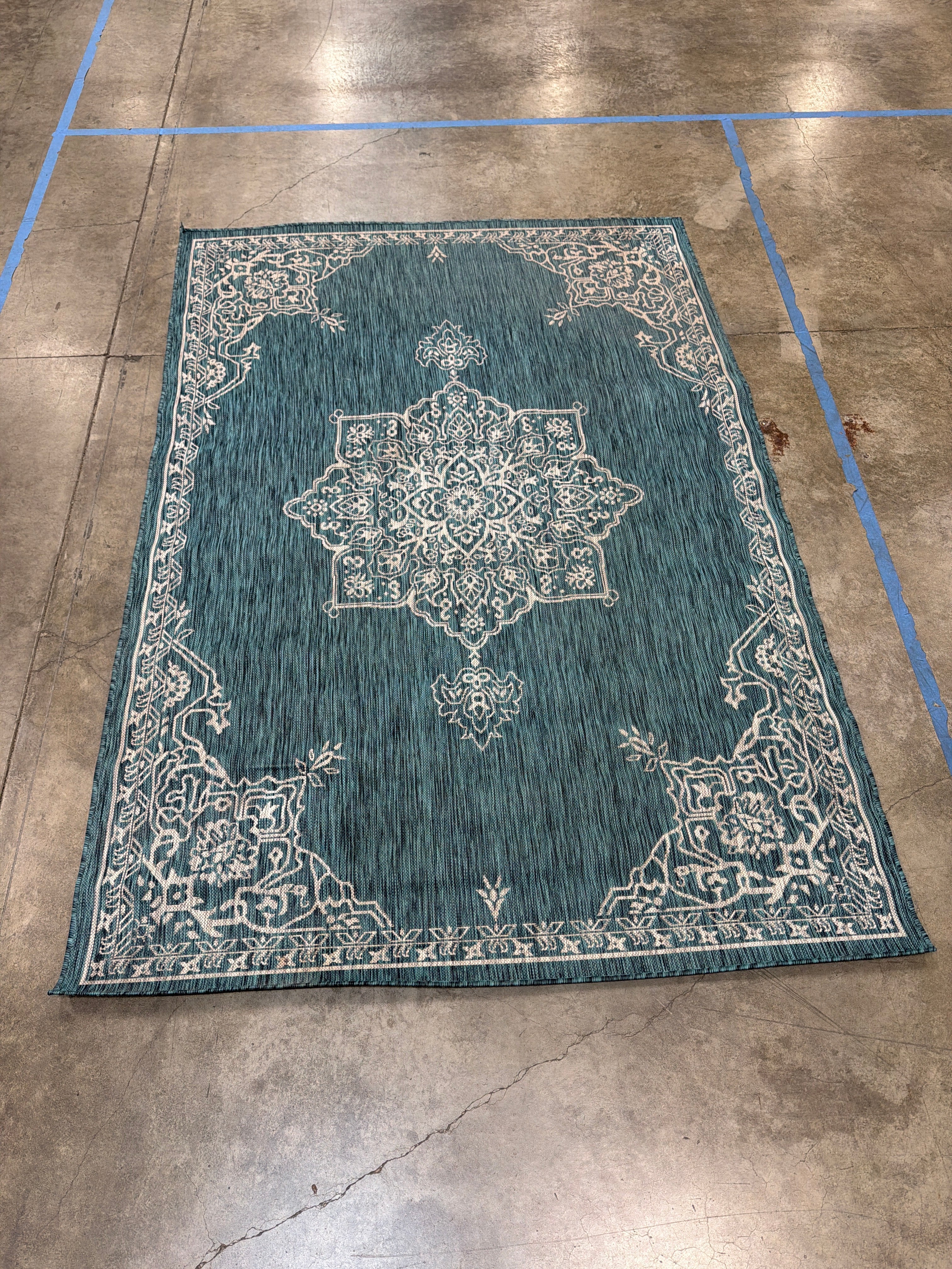 Unique Loom Teal Medallion Pattern Indoor / Outdoor 6 x 9 Area Rug