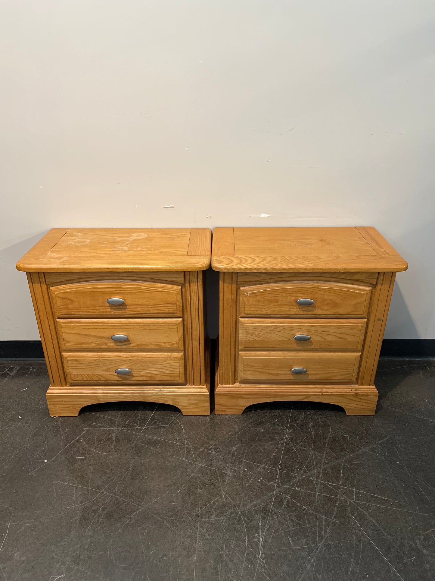 Oak 3-Drawer Nightstand