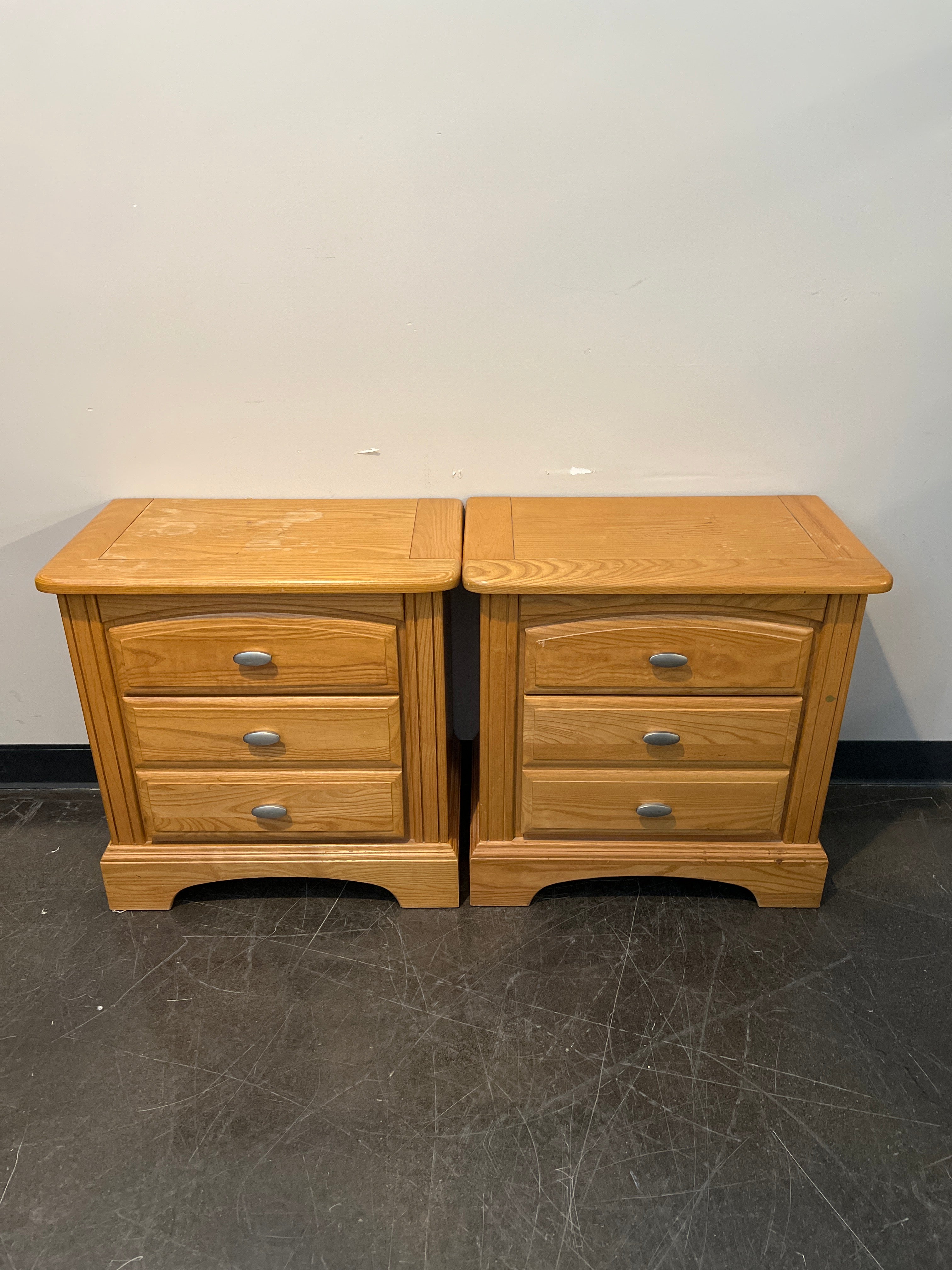 Oak 3-Drawer Nightstand