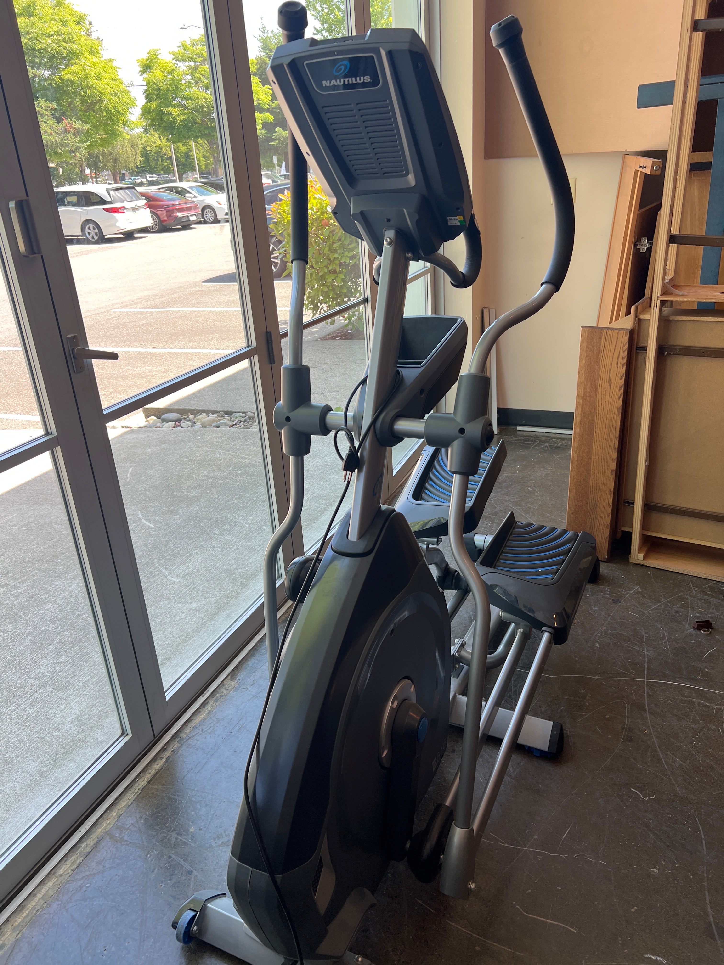 Nautilus Elliptical Trainer with Digital Display