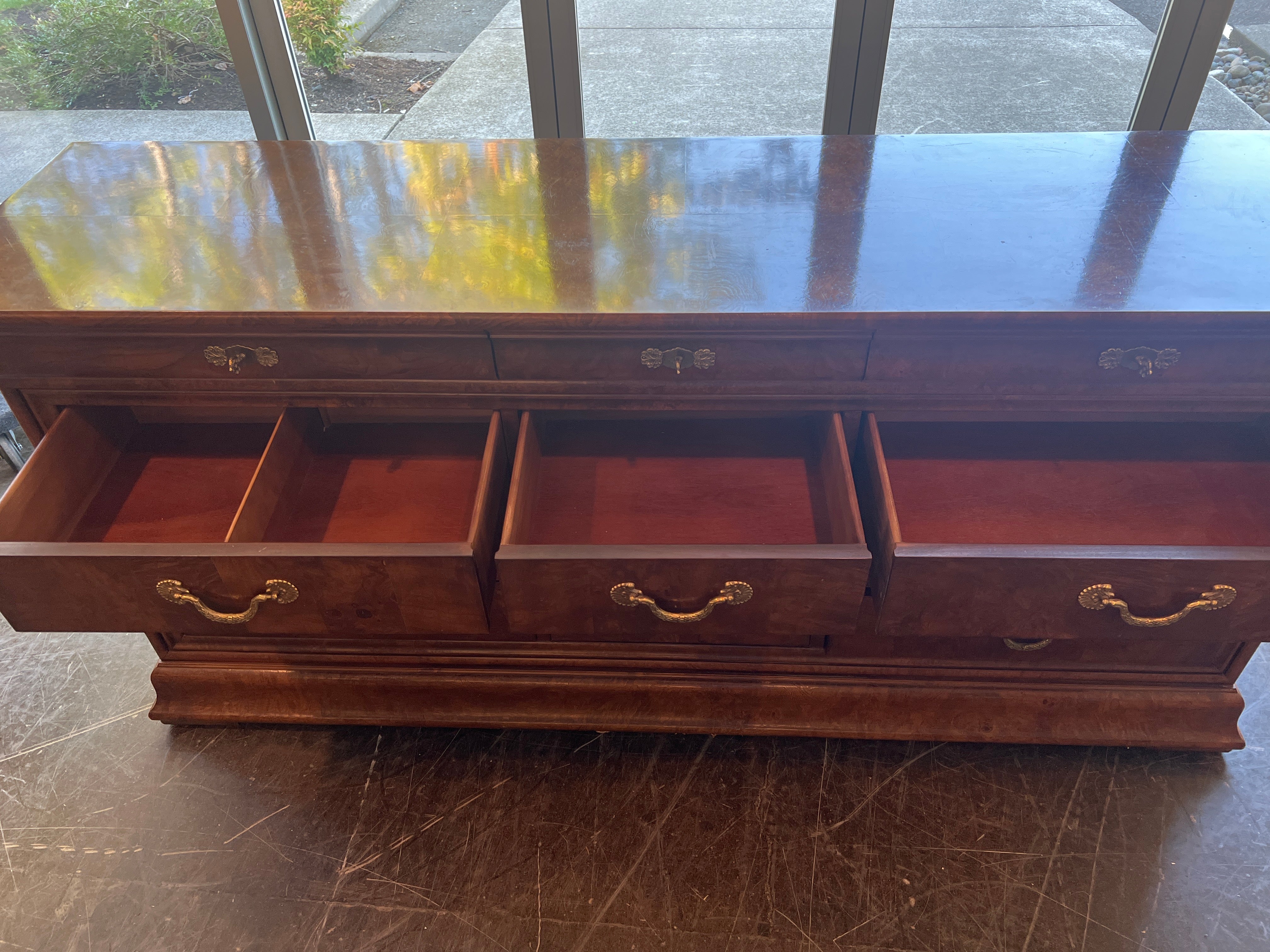 Henredon Charles X Hardwood 12 Drawer Dresser in Great Condition