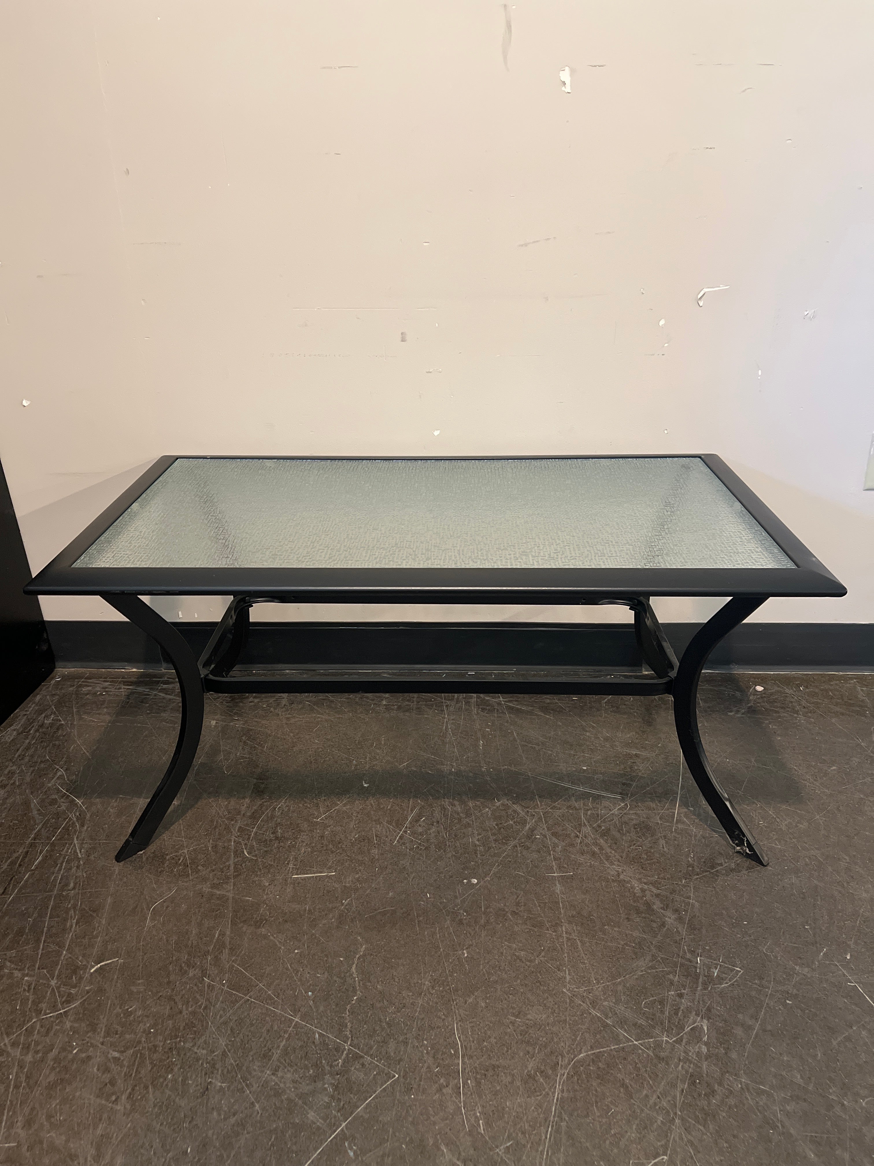 Outdoor Glass-Top Patio Side Table – Black Metal Frame