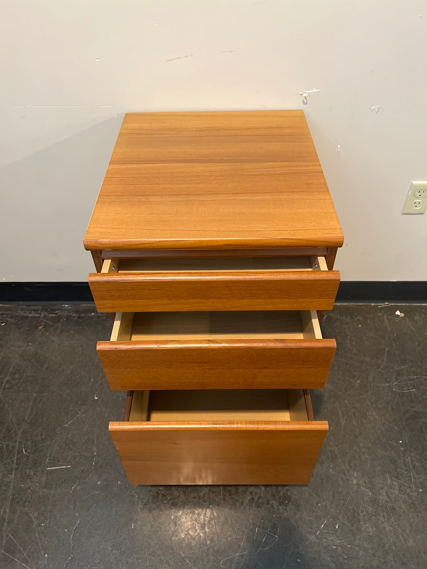 Solid Wood Three-Drawer Nightstand