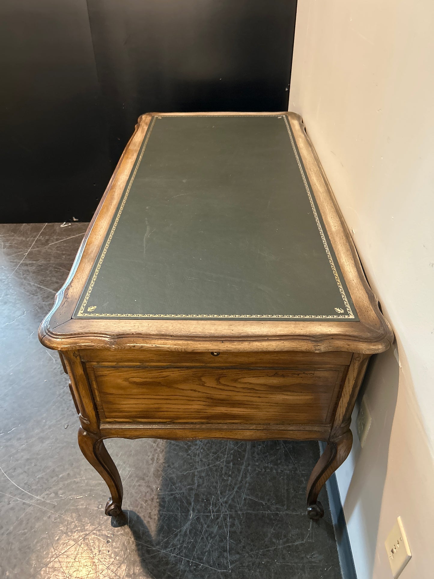 Antique-Style Writing Desk with Leather Top – Carved Legs, 5 Drawers