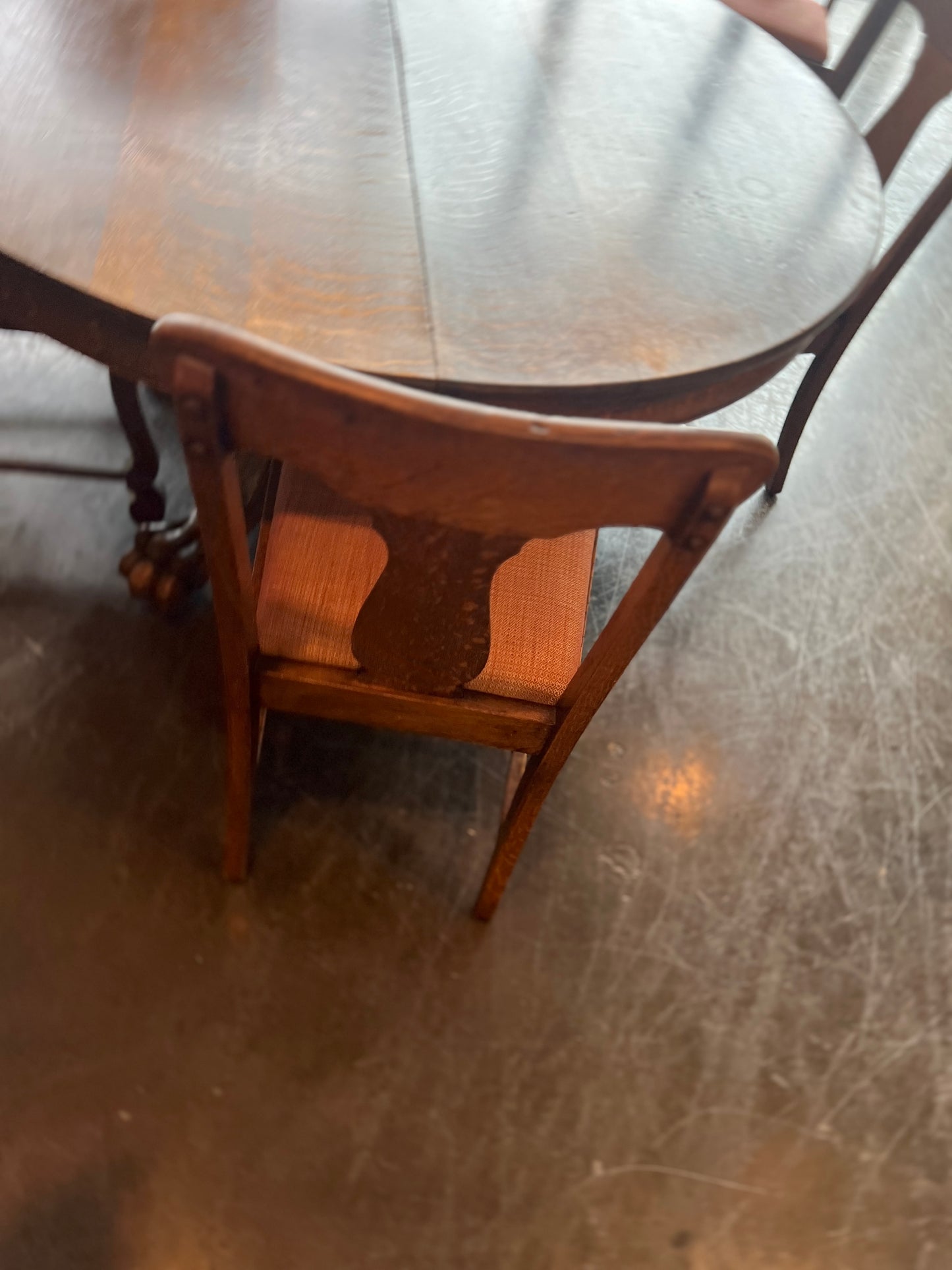 Vintage Tiger Oak Wood Round Clawfoot Dining Table With 6 Chairs