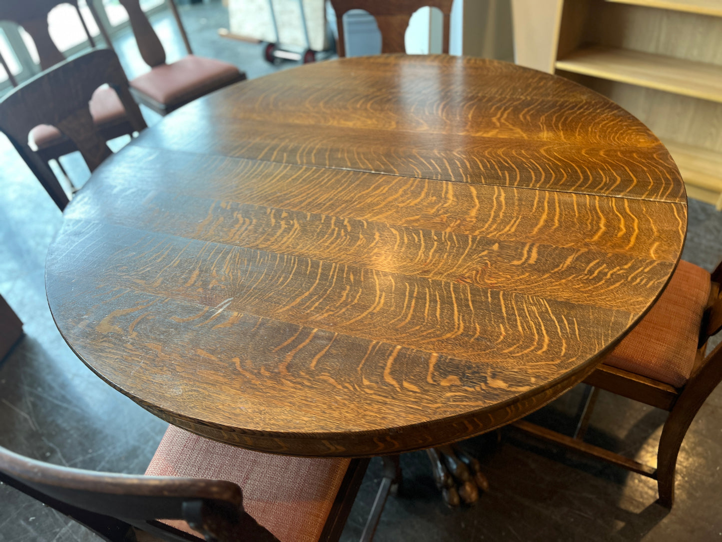 Vintage Tiger Oak Wood Round Clawfoot Dining Table With 6 Chairs