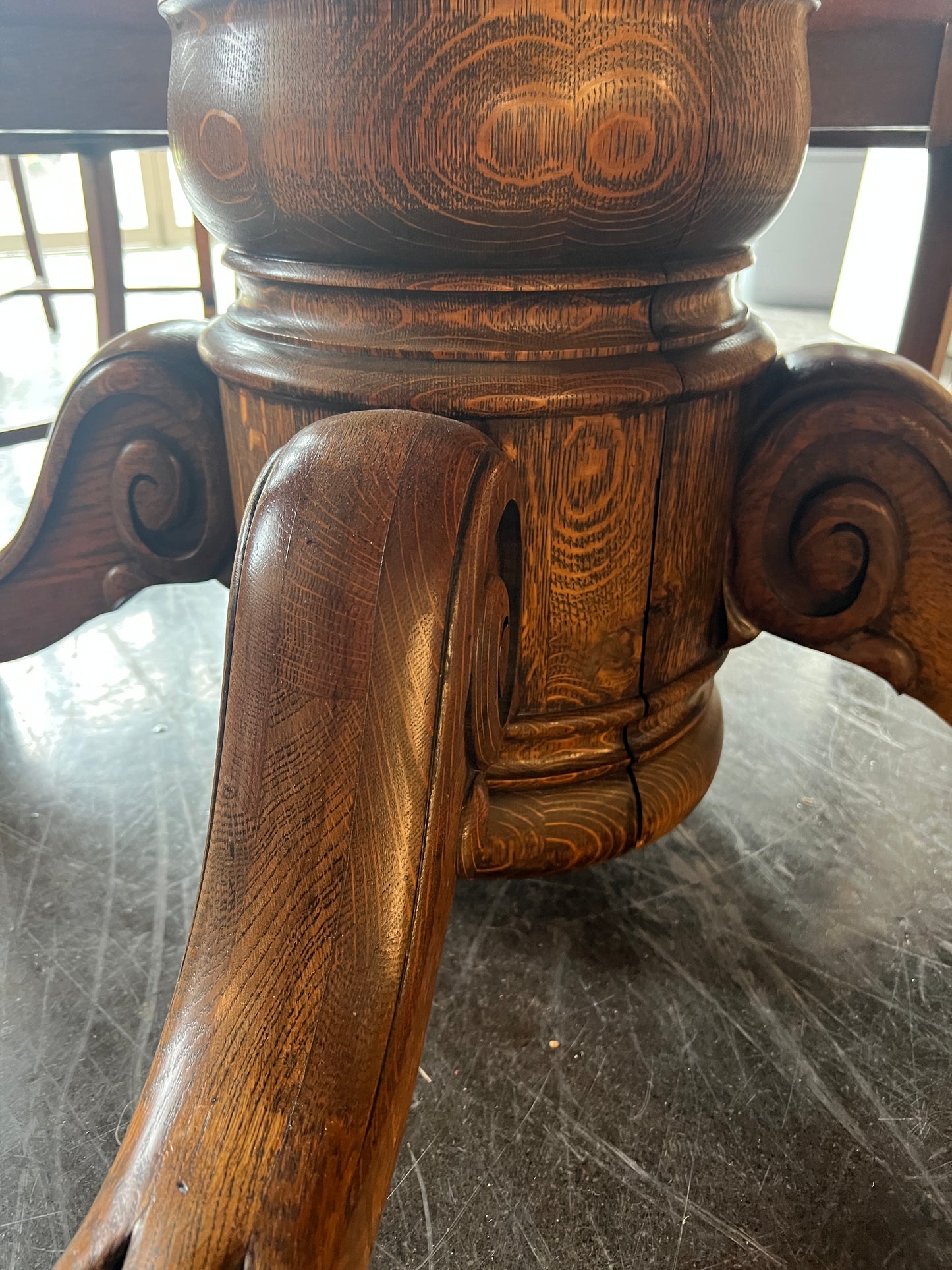 Vintage Tiger Oak Wood Round Clawfoot Dining Table With 6 Chairs