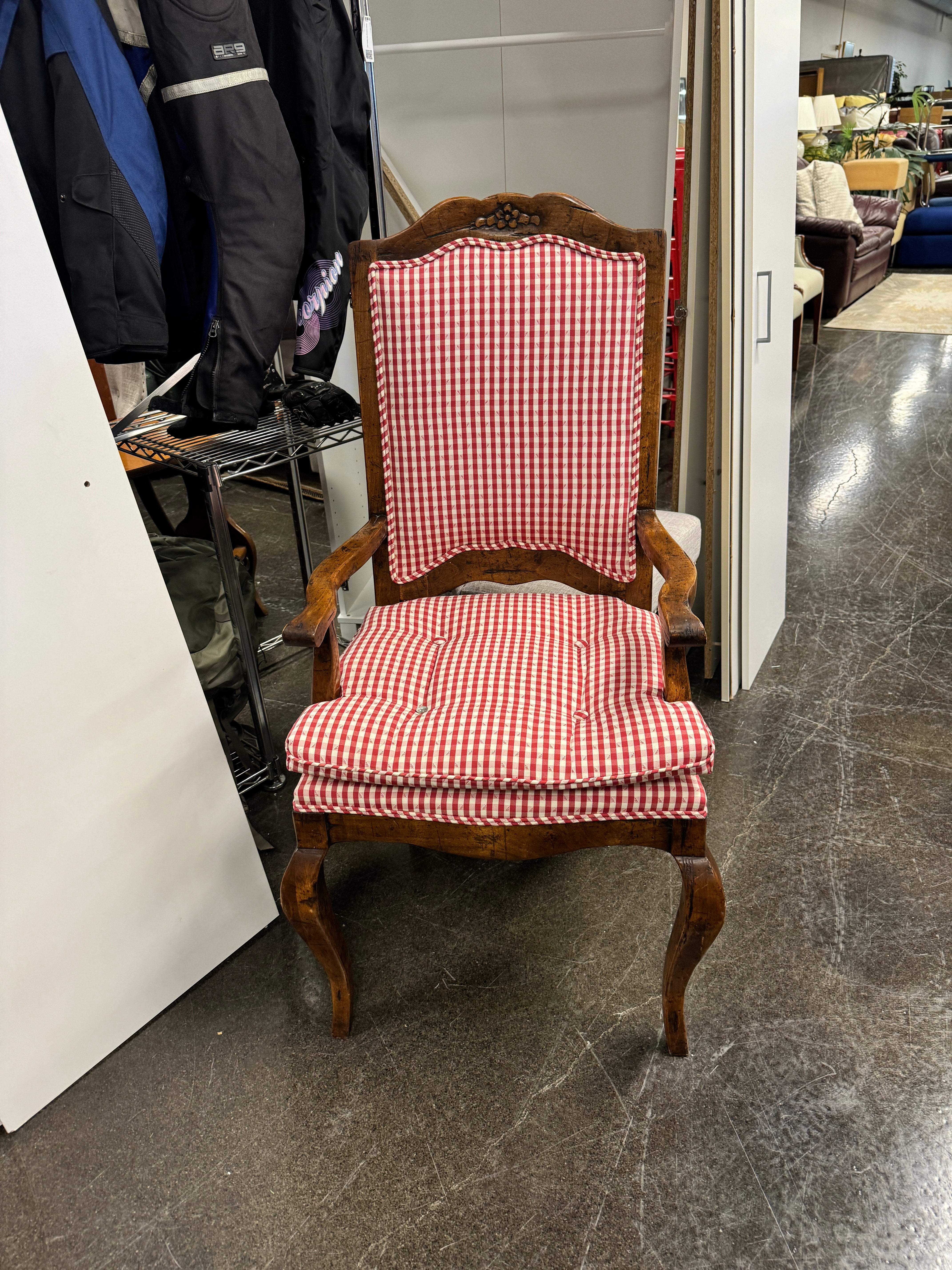 Oak Tiger Wood Dining Table with 5 Gingham Plaid Chairs