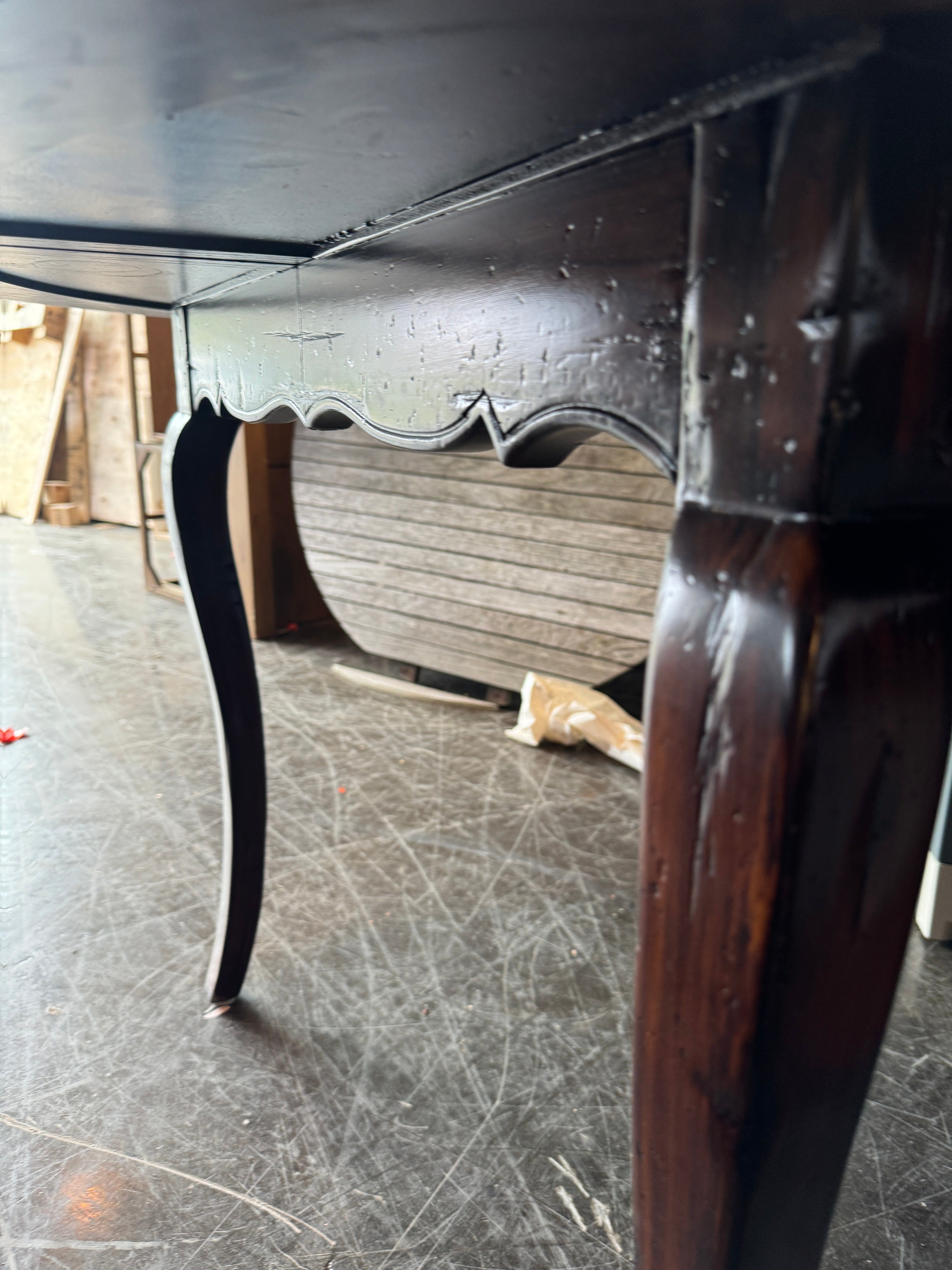 Oak Tiger Wood Dining Table with 5 Gingham Plaid Chairs