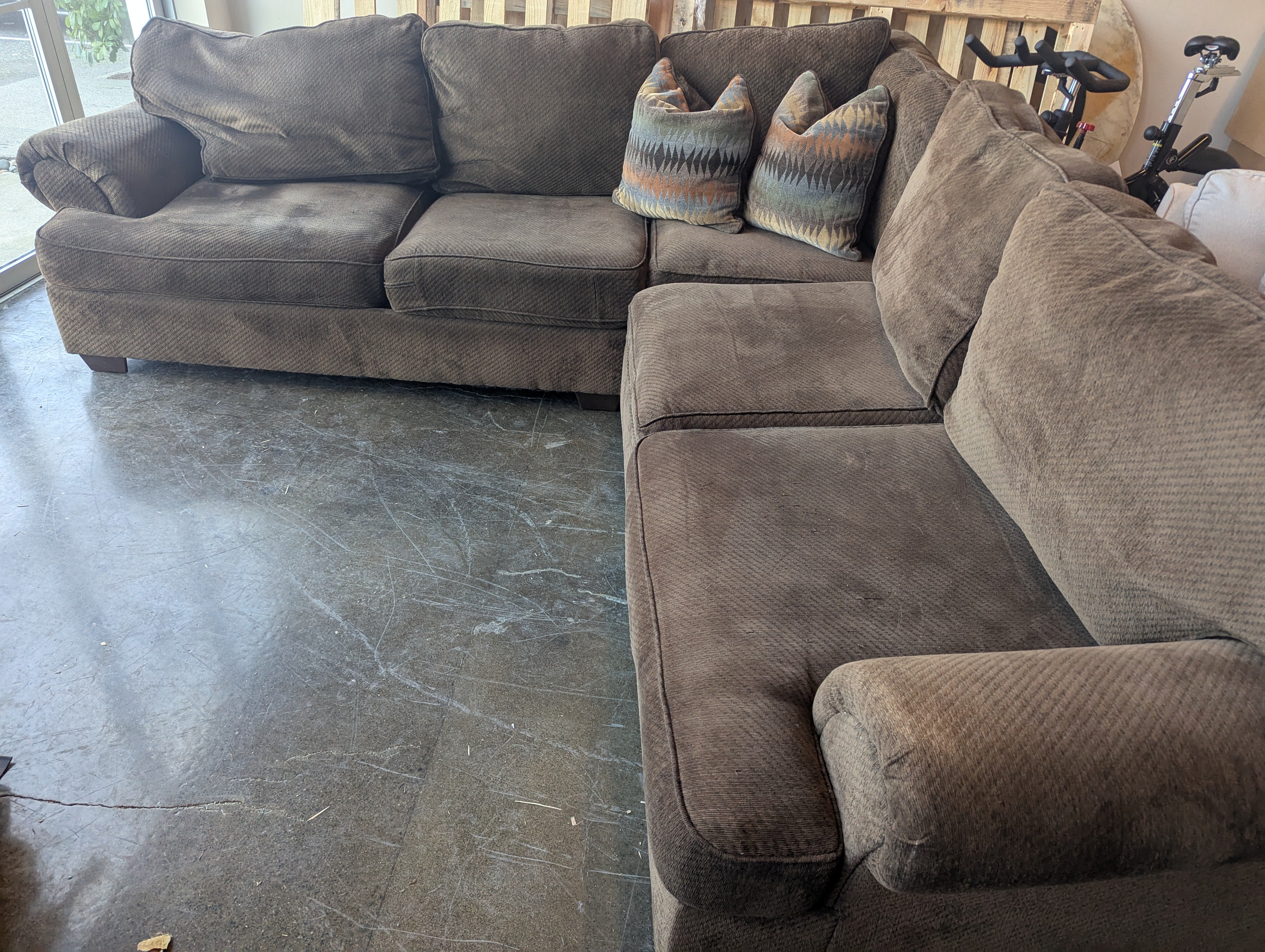 Ashley Furniture Mammoth 3-Piece Brown Cloth Sectional