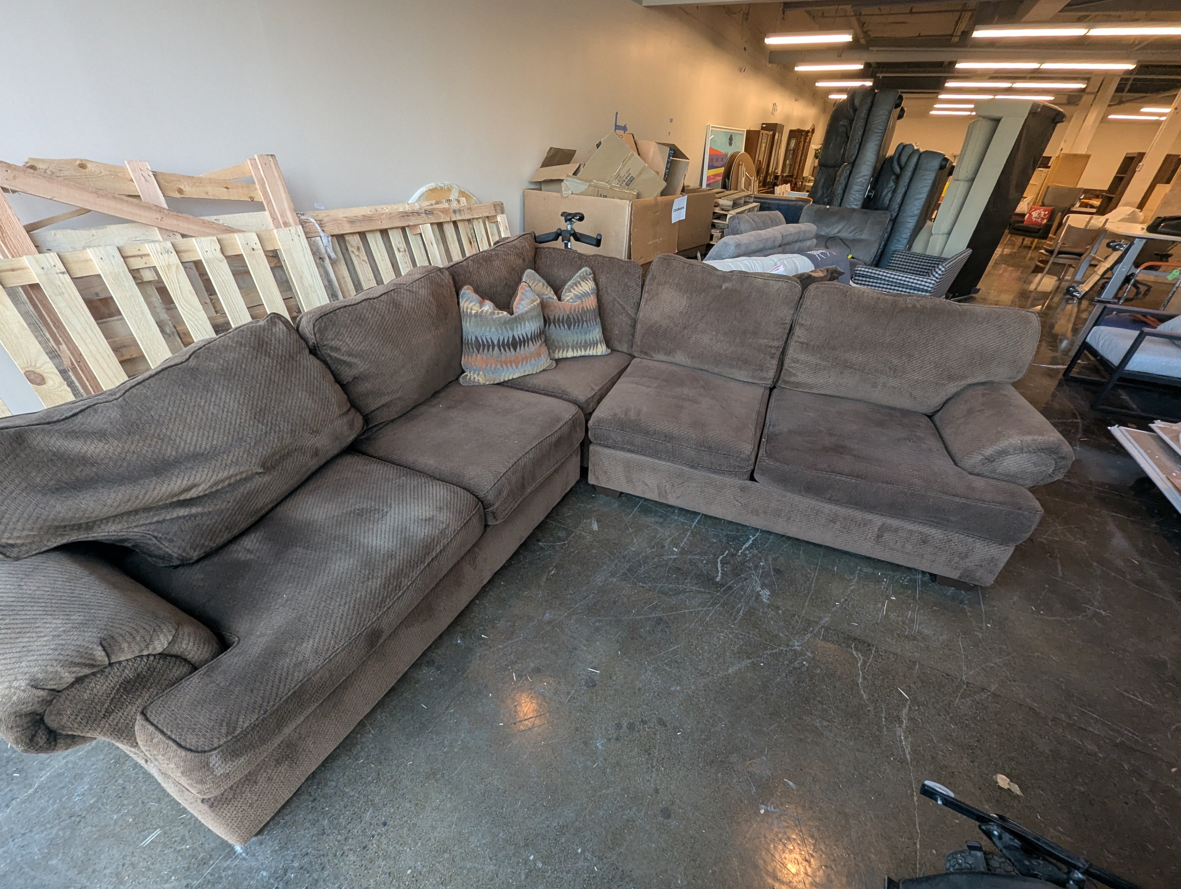Ashley Furniture Mammoth 3-Piece Brown Cloth Sectional